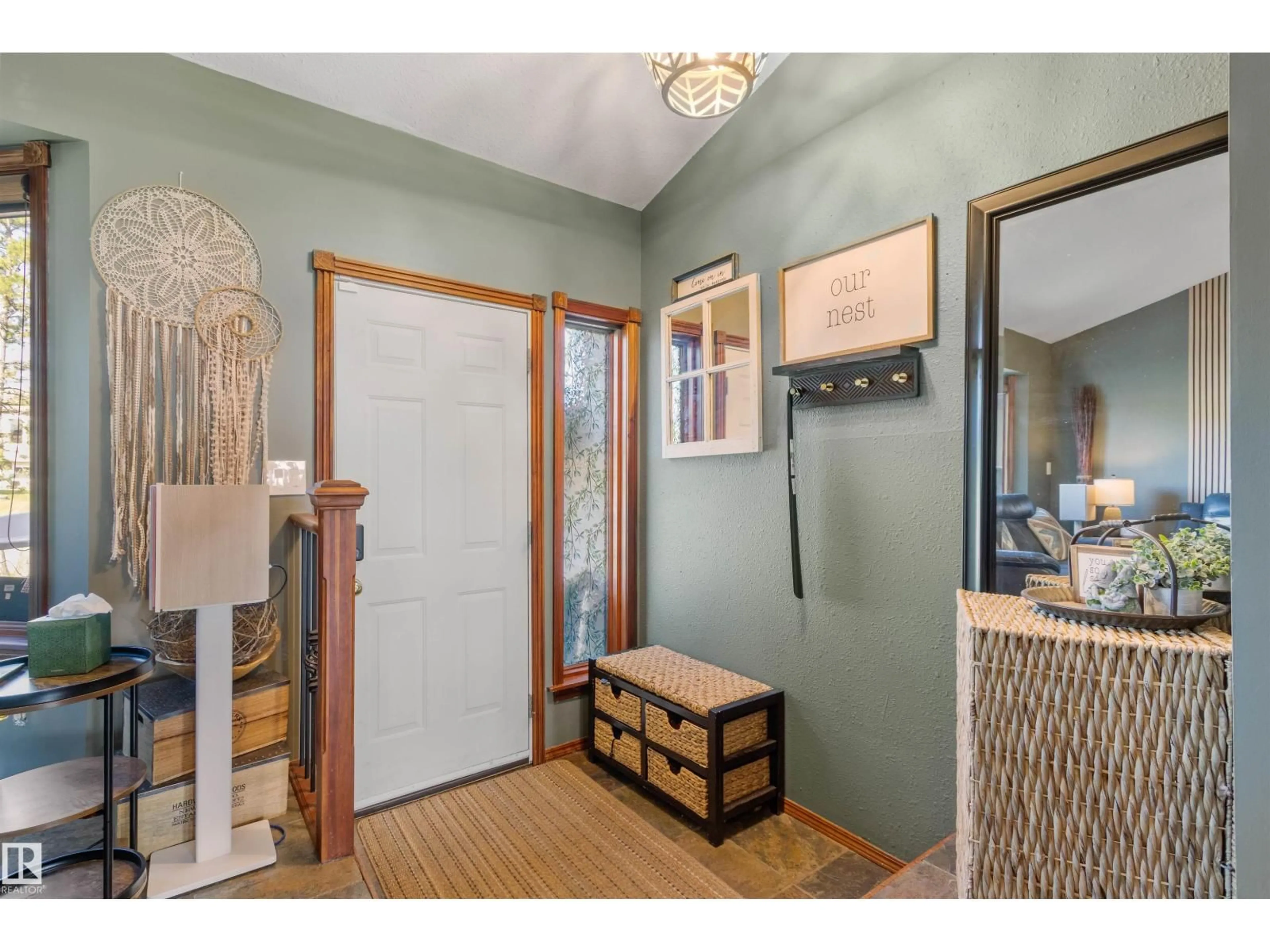 Indoor entryway for 5519 42 ST, Drayton Valley Alberta T7A1A7