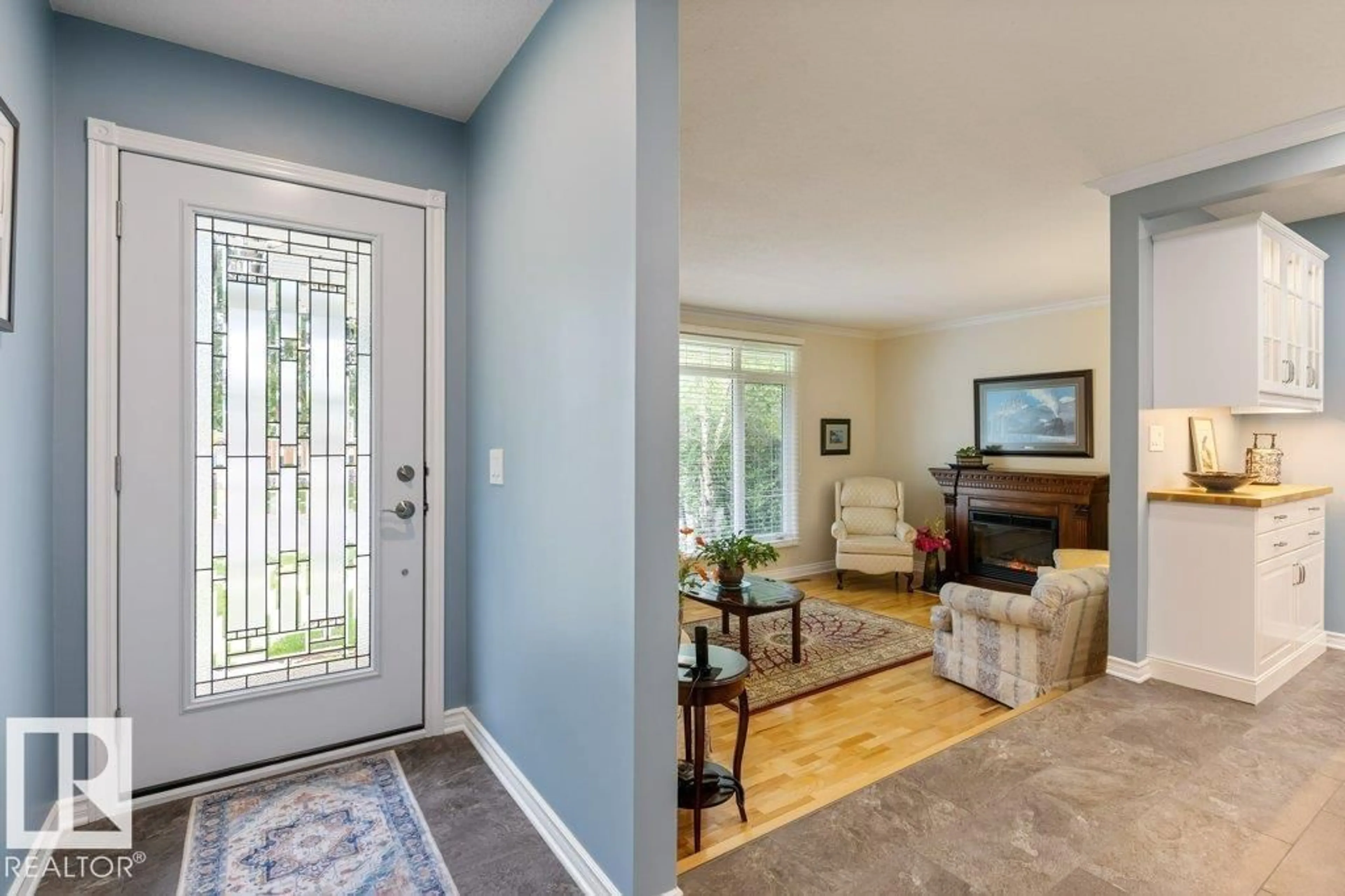 Indoor entryway for 15 GREER CR, St. Albert Alberta T8N1T7
