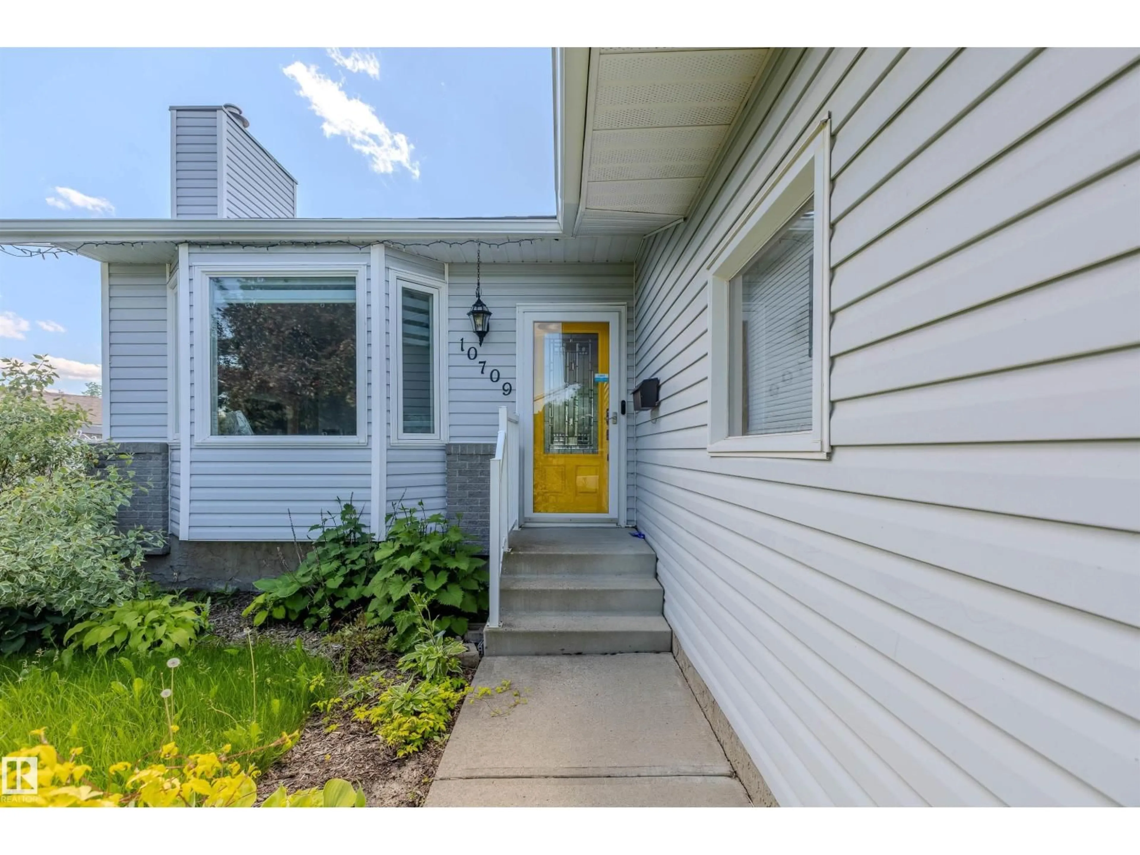 Unknown for 10709 95 AV, Morinville Alberta T8R1E3