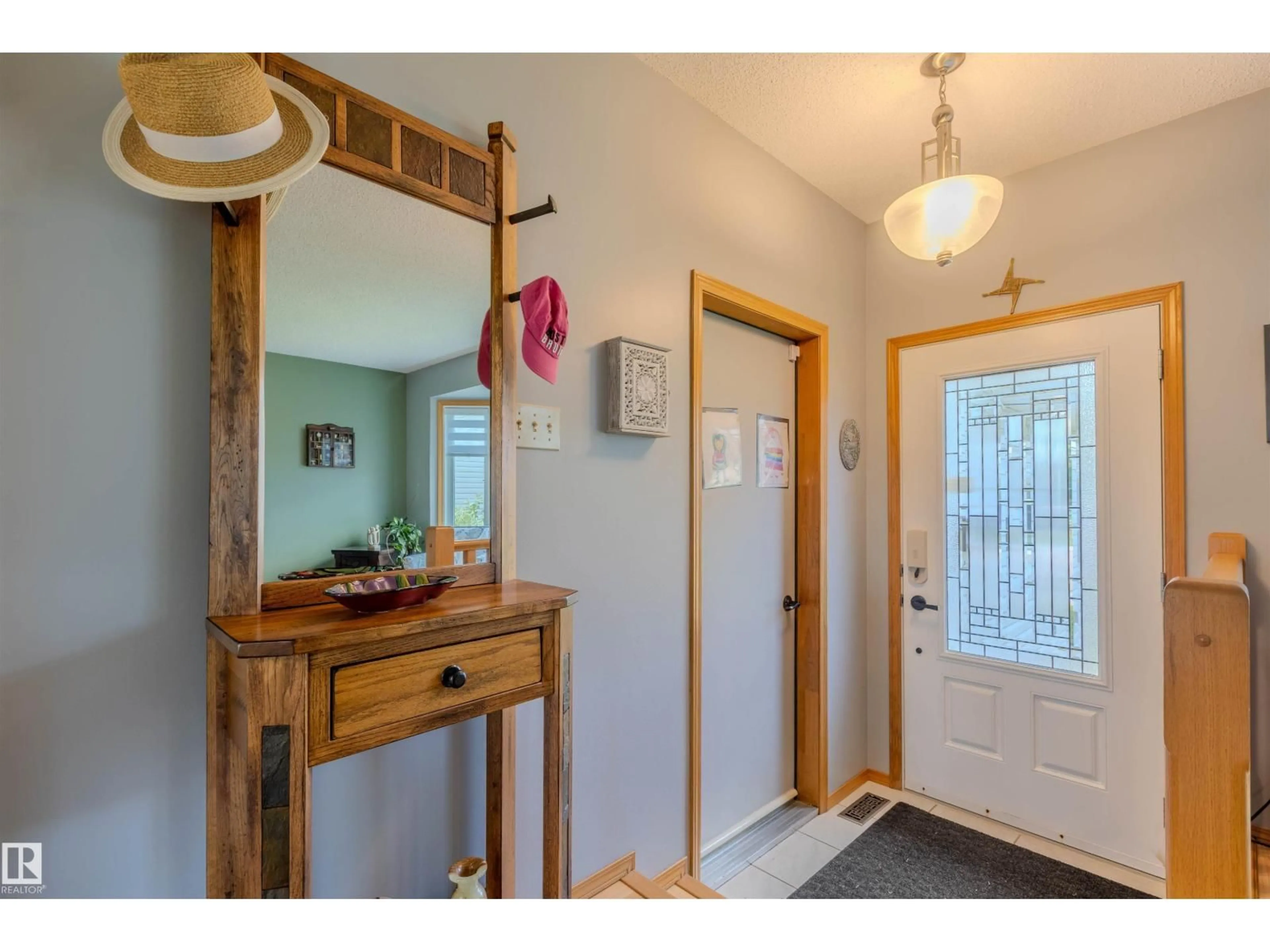 Indoor entryway for 10709 95 AV, Morinville Alberta T8R1E3