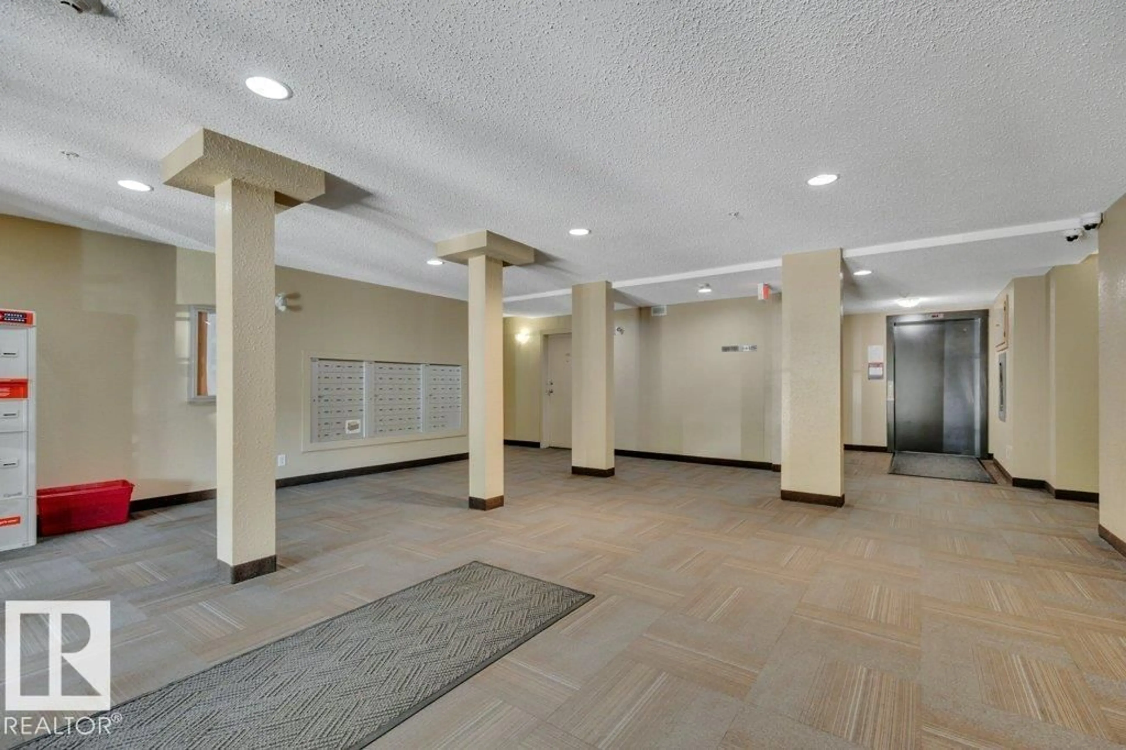Indoor foyer for 201 - 534 WATT BV, Edmonton Alberta T6X1P7