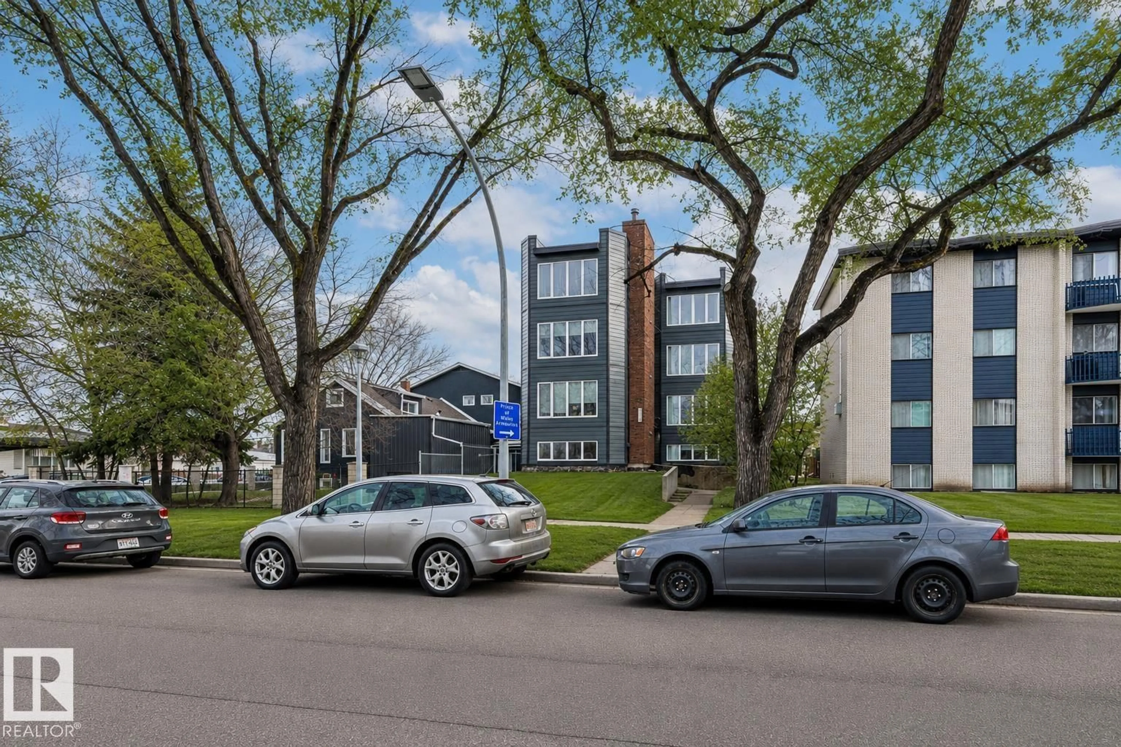 A pic from outside/outdoor area/front of a property/back of a property/a pic from drone, street for 201 - 10743 107 ST, Edmonton Alberta T5H2Y9