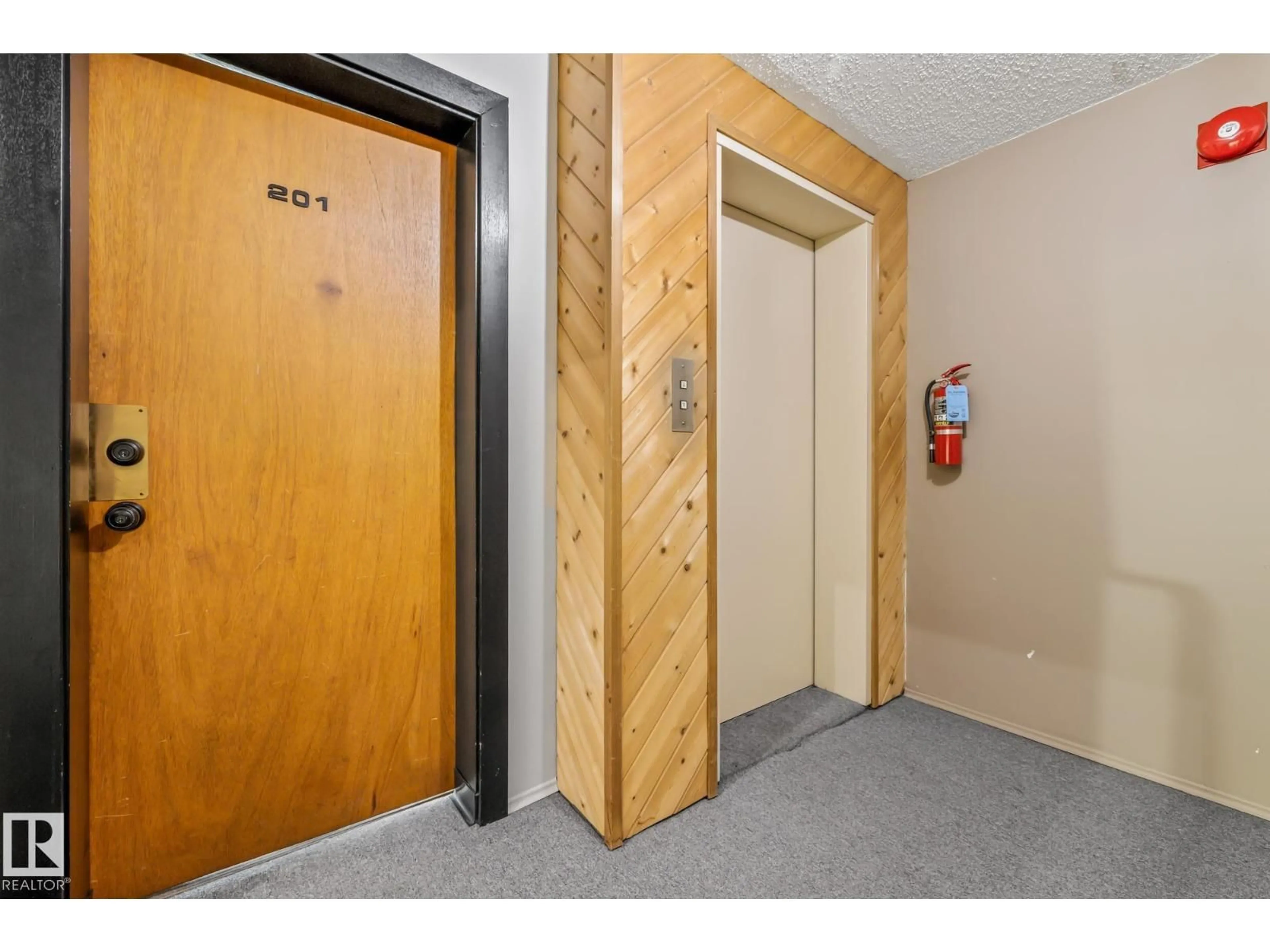 Indoor foyer for 201 - 10743 107 ST, Edmonton Alberta T5H2Y9