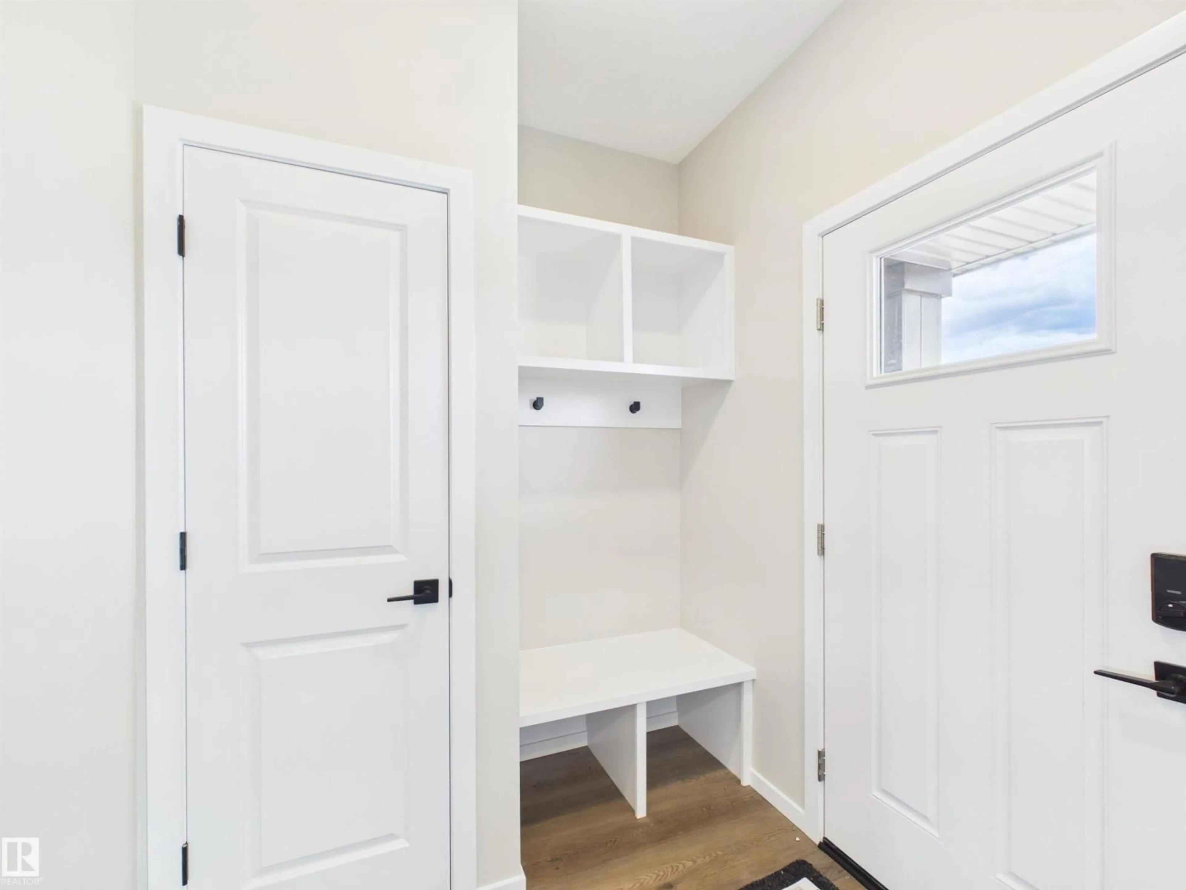 Indoor entryway for 1100 MCLEOD AV, Spruce Grove Alberta T7X4G8