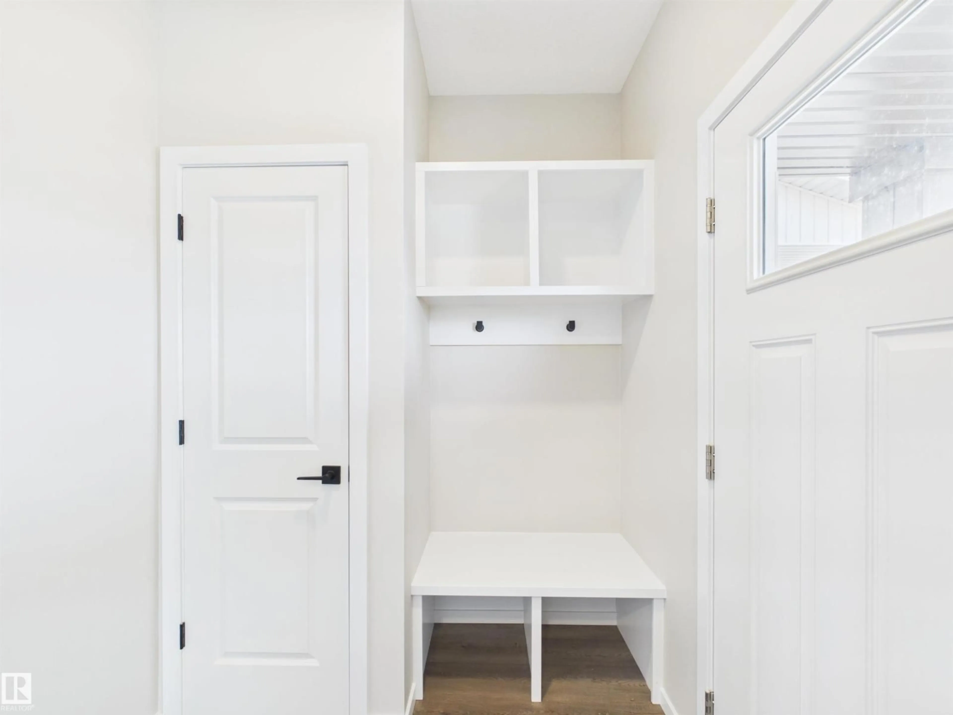 Indoor entryway for 1100 MCLEOD AV, Spruce Grove Alberta T7X4G8