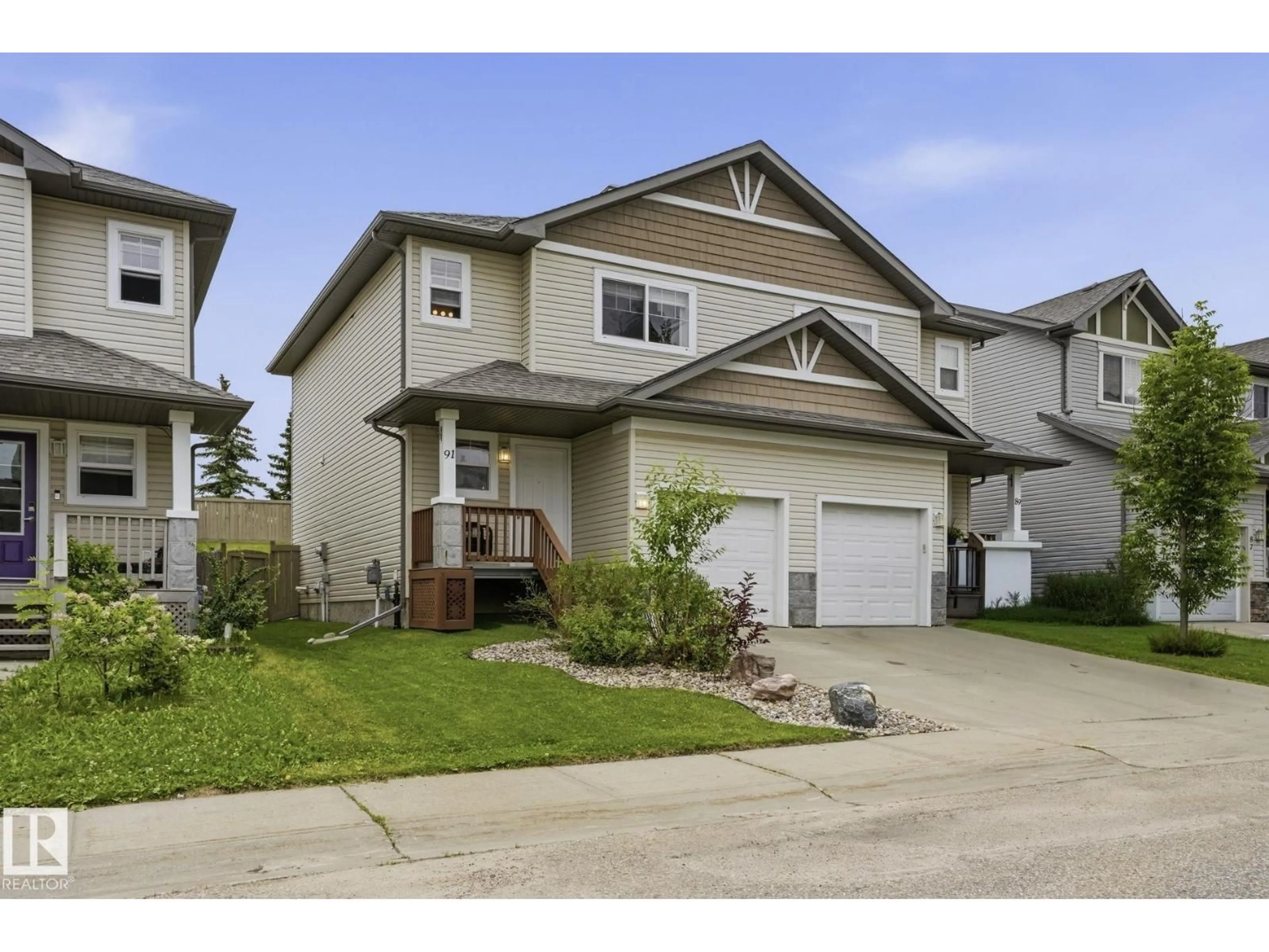 Home with vinyl exterior material, street for 91 HARTWICK LO, Spruce Grove Alberta T7X0A5