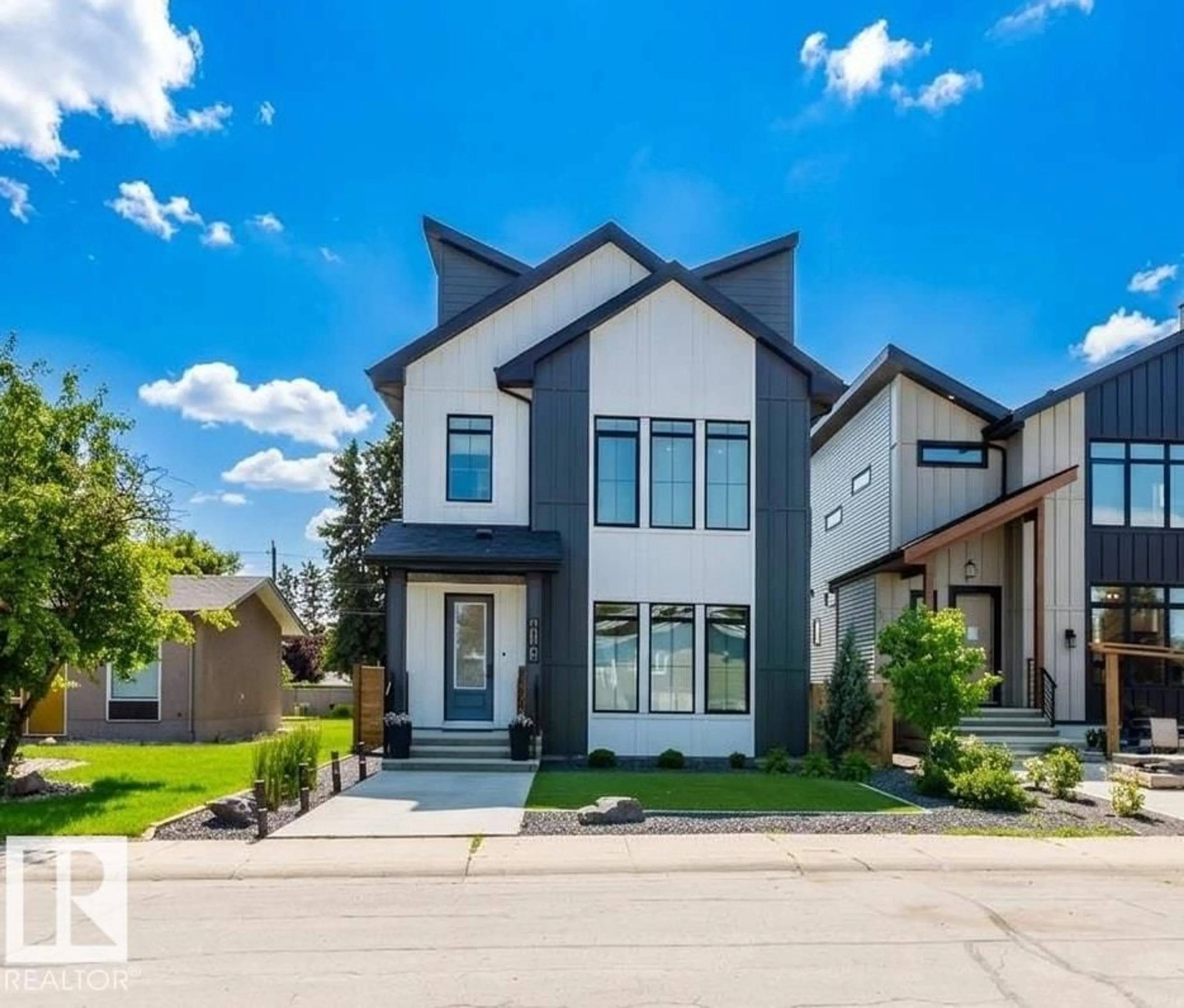Home with vinyl exterior material, street for 4140 122 ST, Edmonton Alberta T6J1Z2