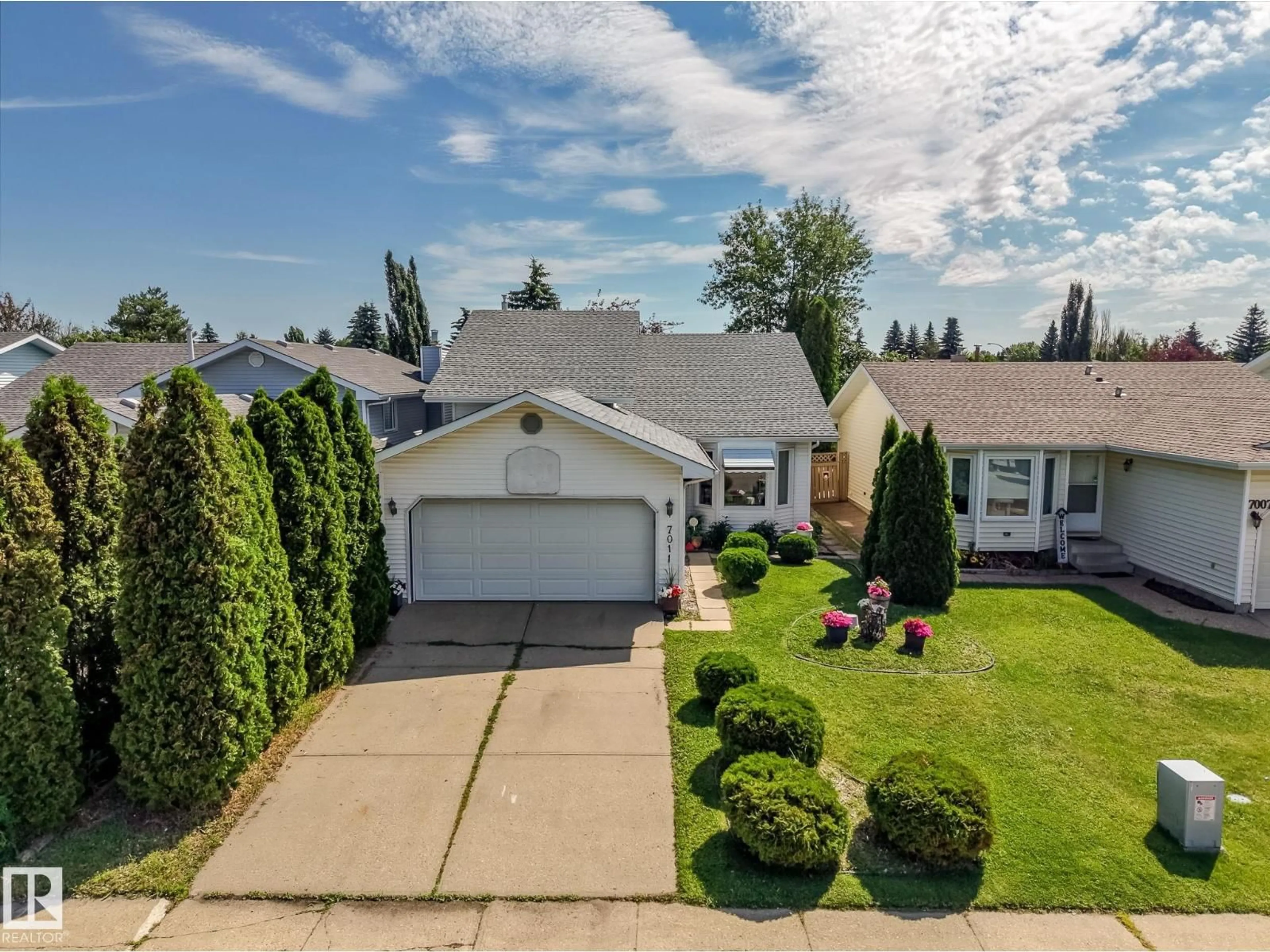 A pic from outside/outdoor area/front of a property/back of a property/a pic from drone, street for NW - 7011 190 ST, Edmonton Alberta T5T5E6