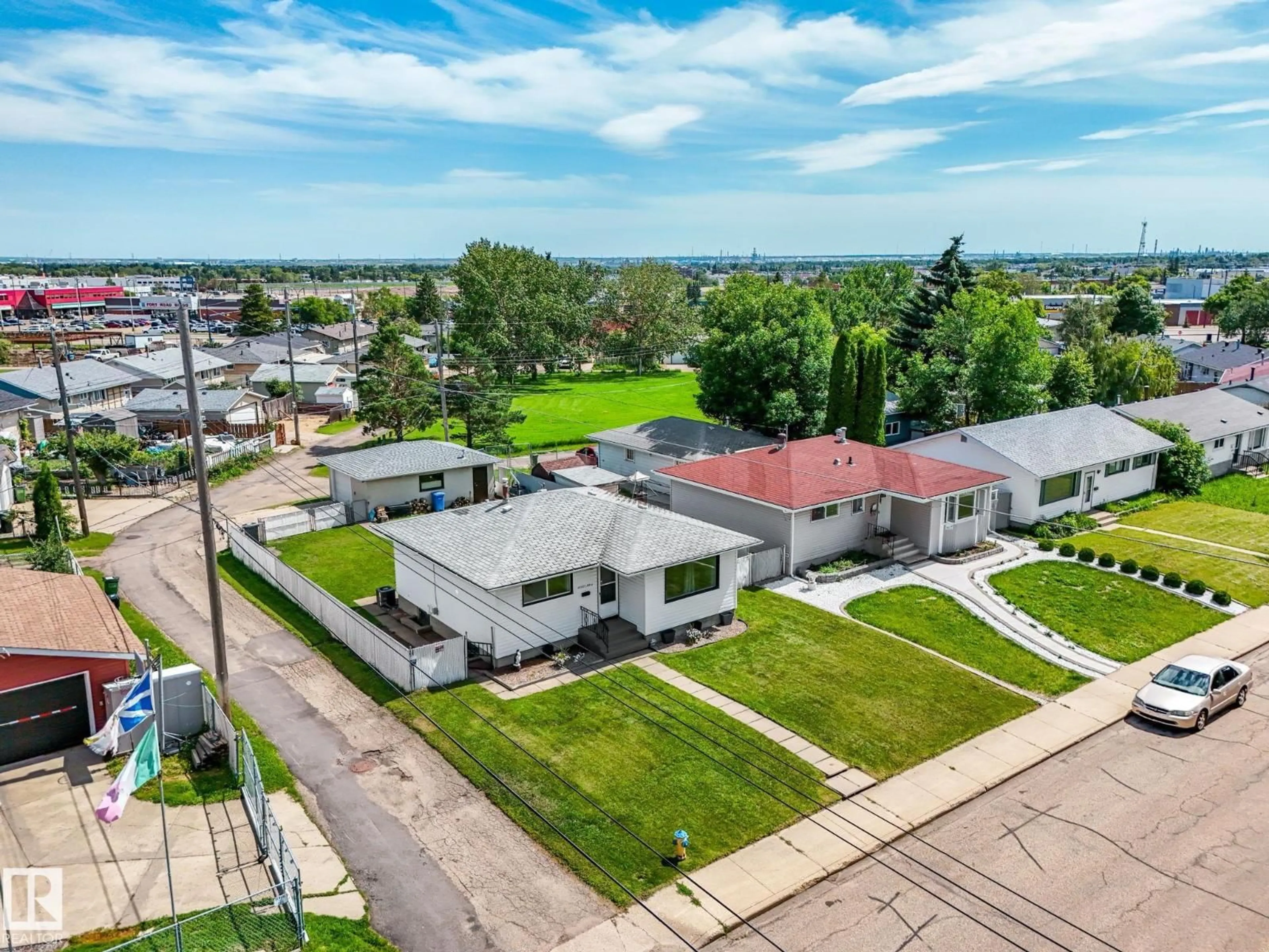 A pic from outside/outdoor area/front of a property/back of a property/a pic from drone, street for 13323 58 ST, Edmonton Alberta T5A0P9