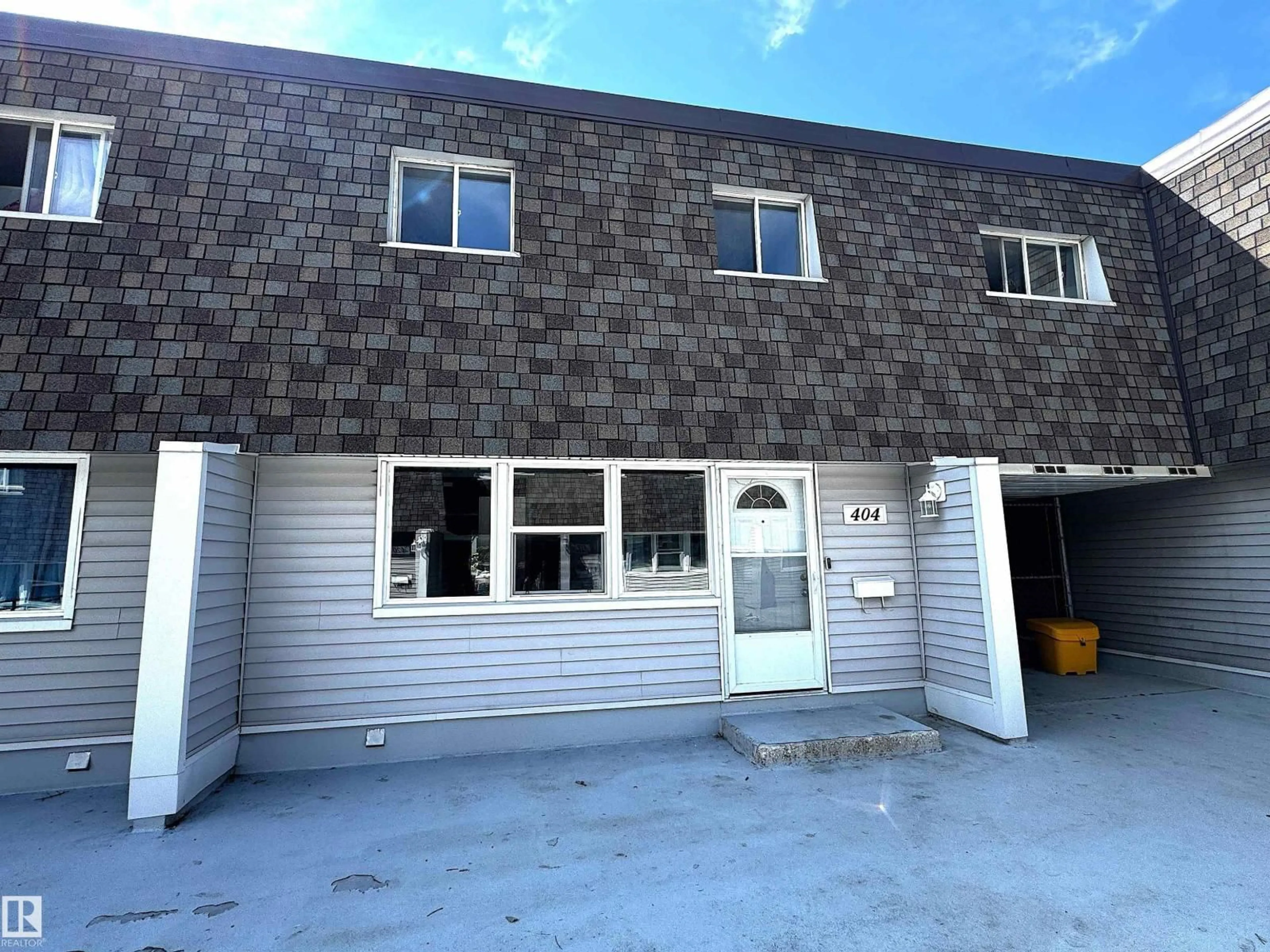 Home with vinyl exterior material, building for 404 VILLAGE ON THE GREEN NW, Edmonton Alberta T5A1H2