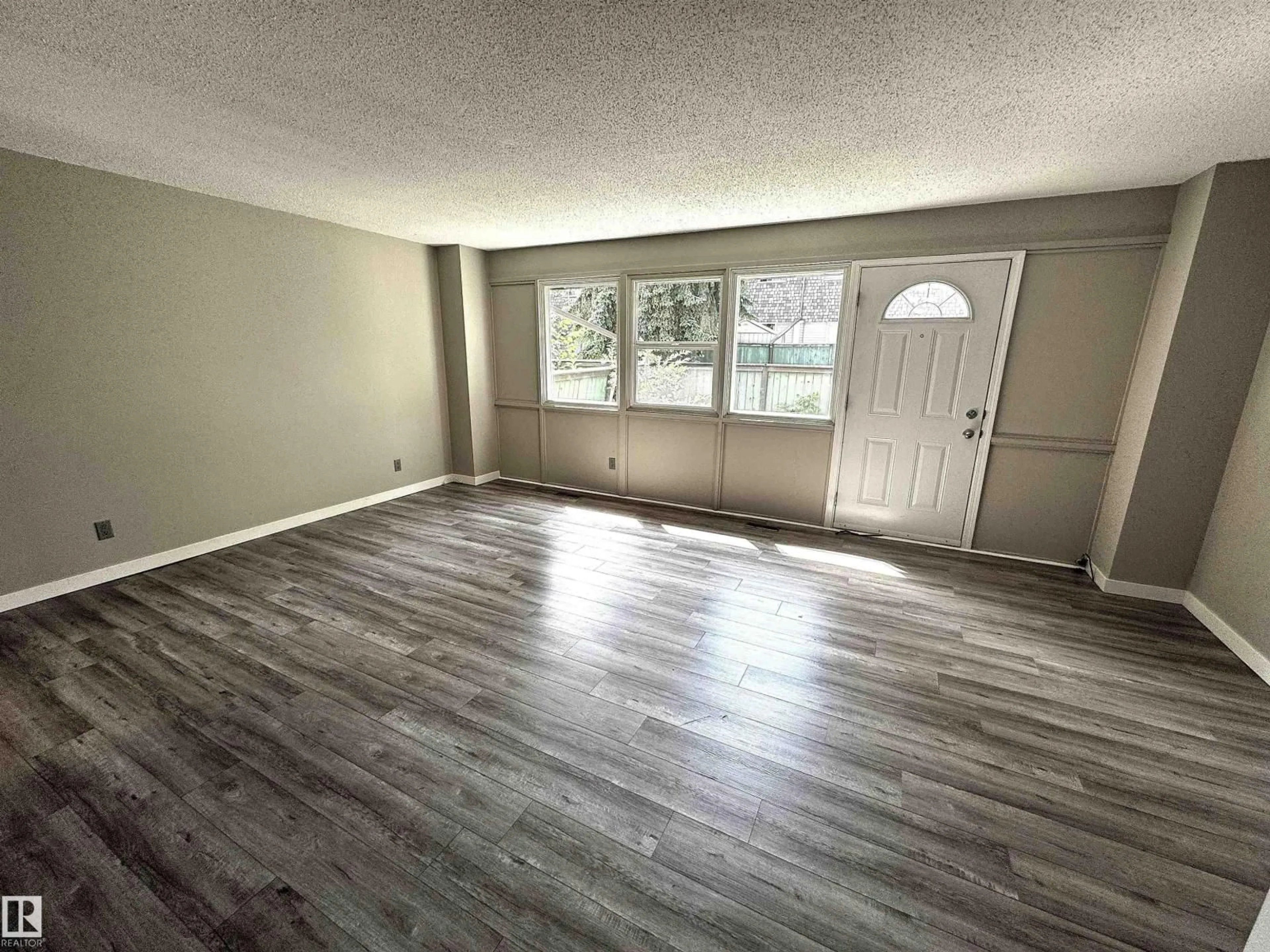 A pic of a room for 404 VILLAGE ON THE GREEN NW, Edmonton Alberta T5A1H2