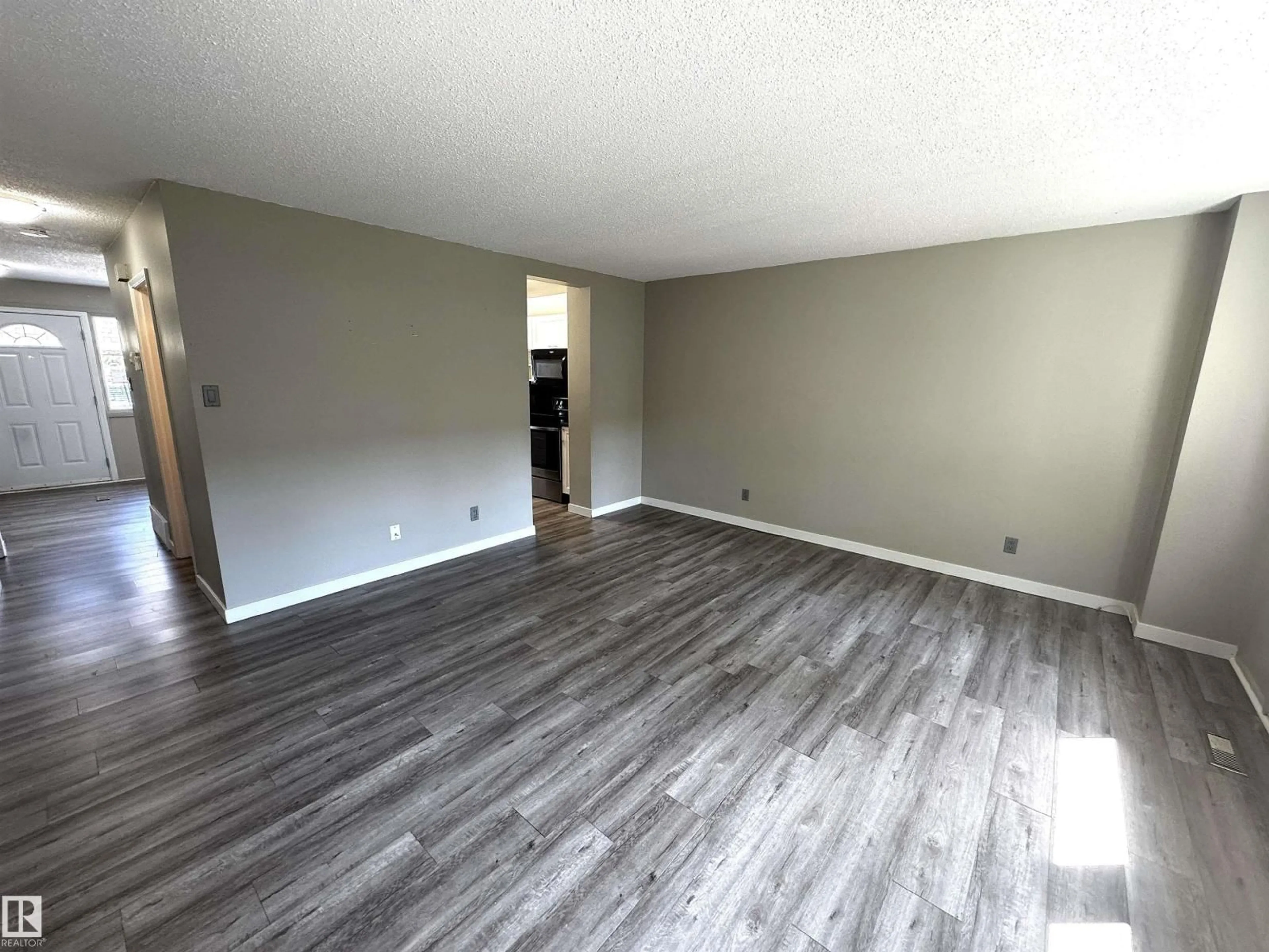A pic of a room for 404 VILLAGE ON THE GREEN NW, Edmonton Alberta T5A1H2