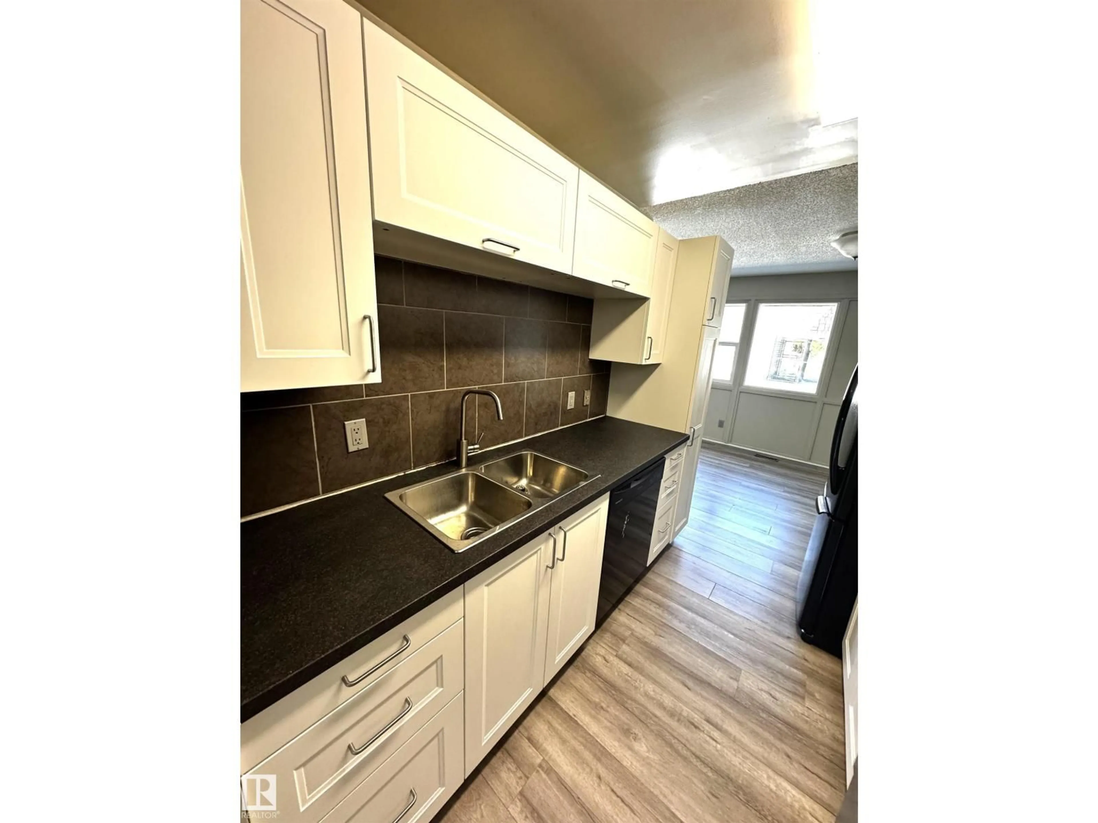 Standard kitchen, unknown for 404 VILLAGE ON THE GREEN NW, Edmonton Alberta T5A1H2
