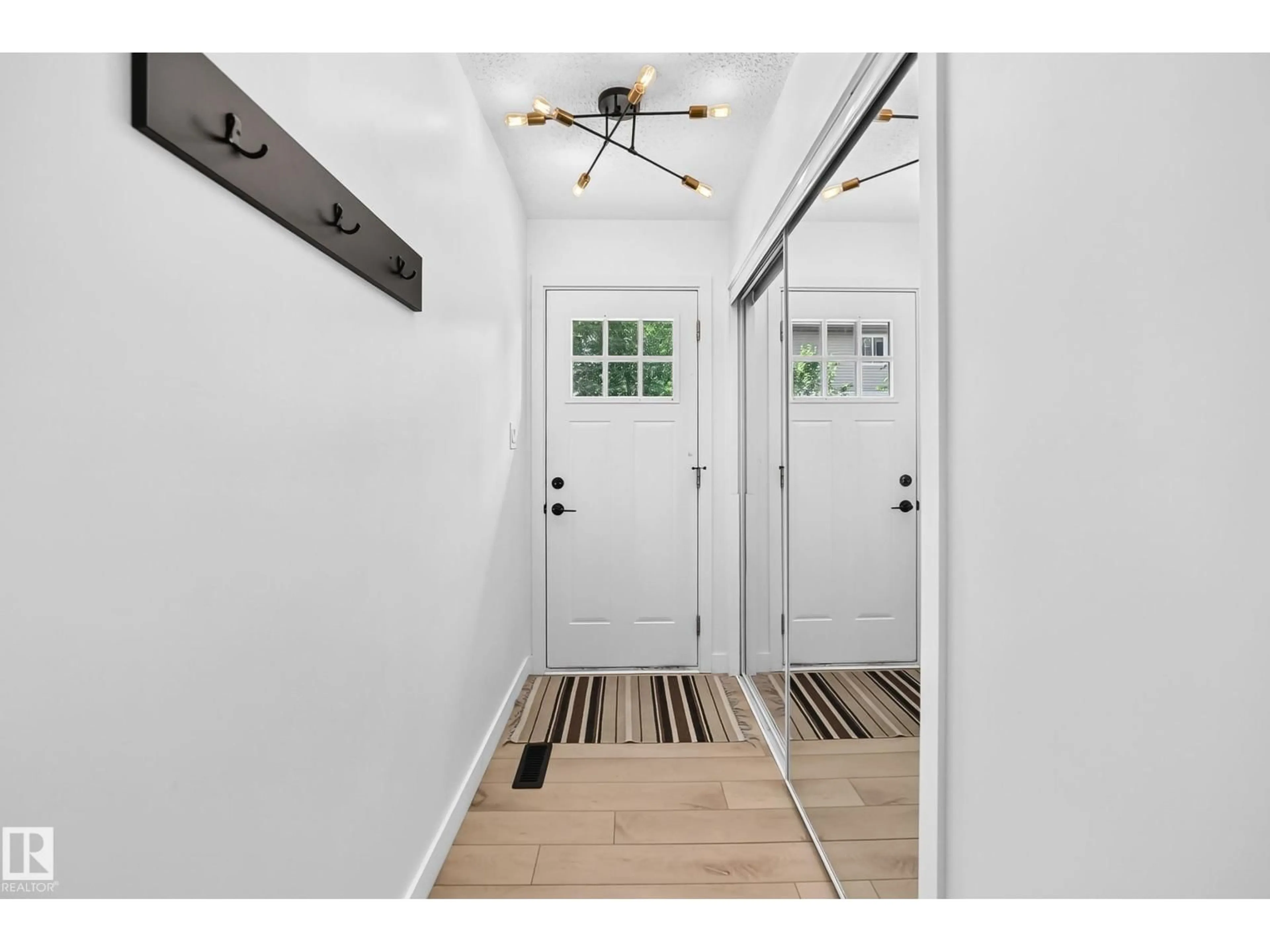 Indoor entryway for 8033 27 AV, Edmonton Alberta T6K3C9