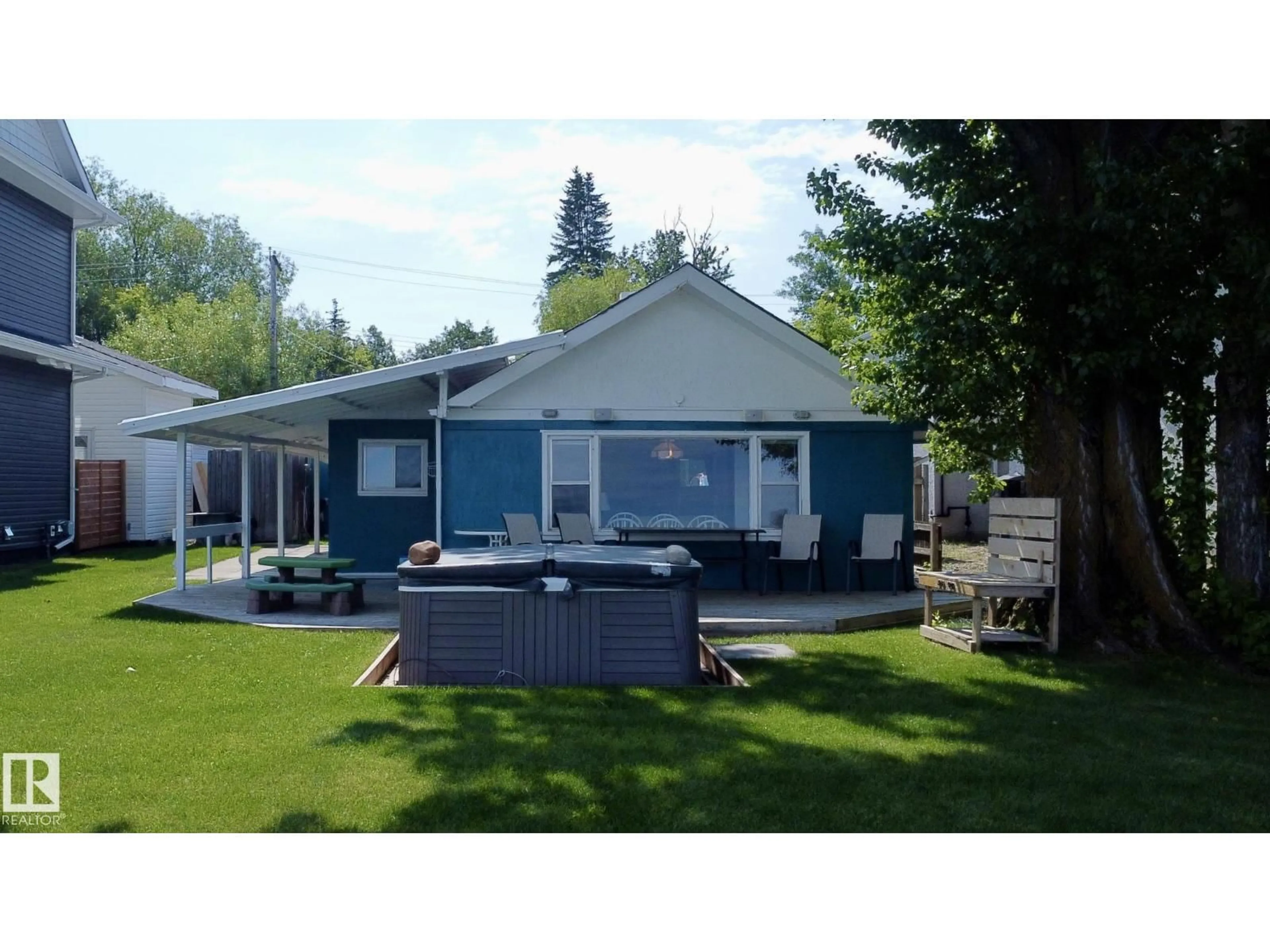 Home with vinyl exterior material, water/lake/river/ocean view for 5227 51 AV, Rural Lac Ste. Anne County Alberta T9X1T7