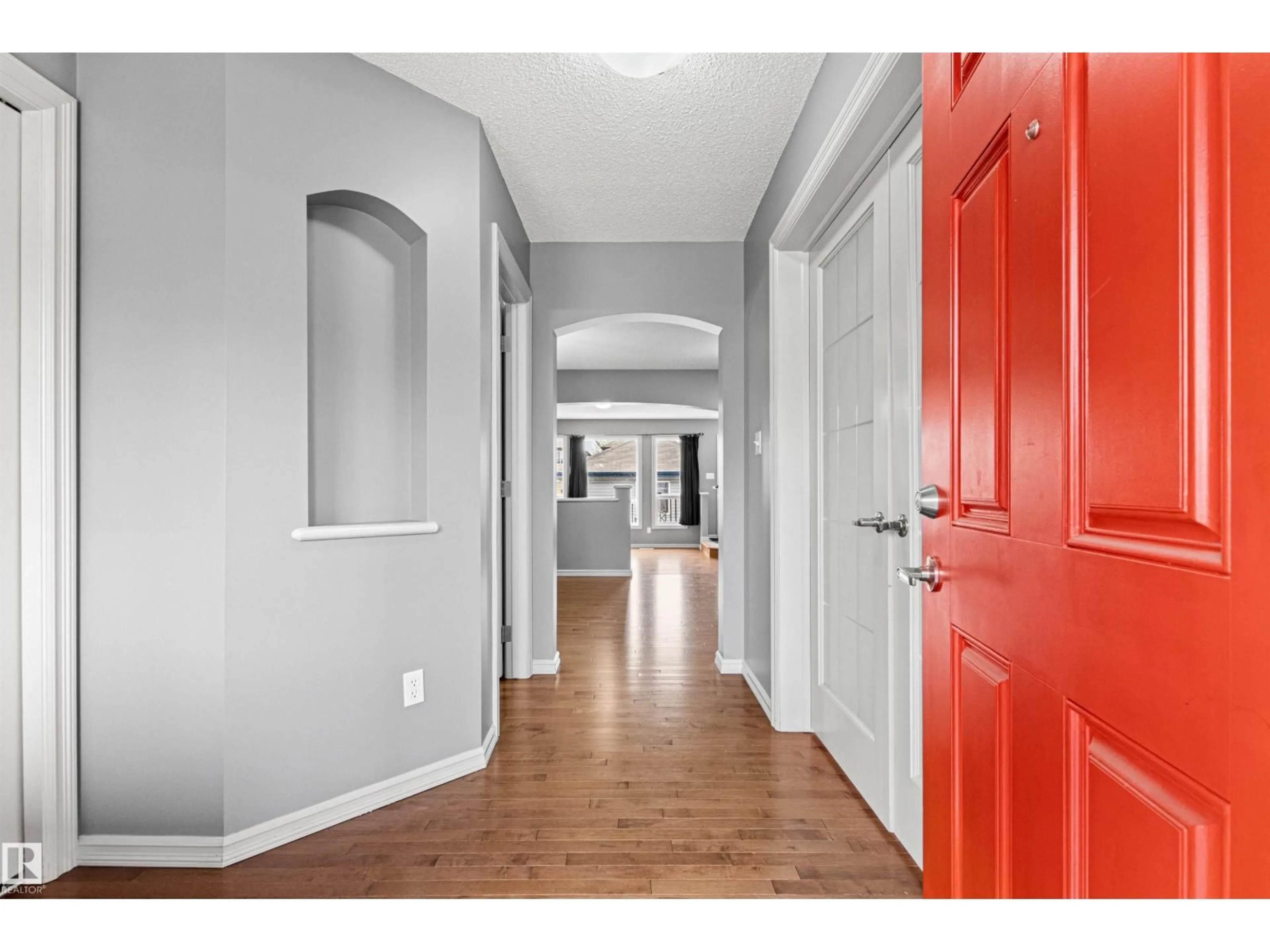 Indoor entryway for 1154 35A AV, Edmonton Alberta T6T0J6