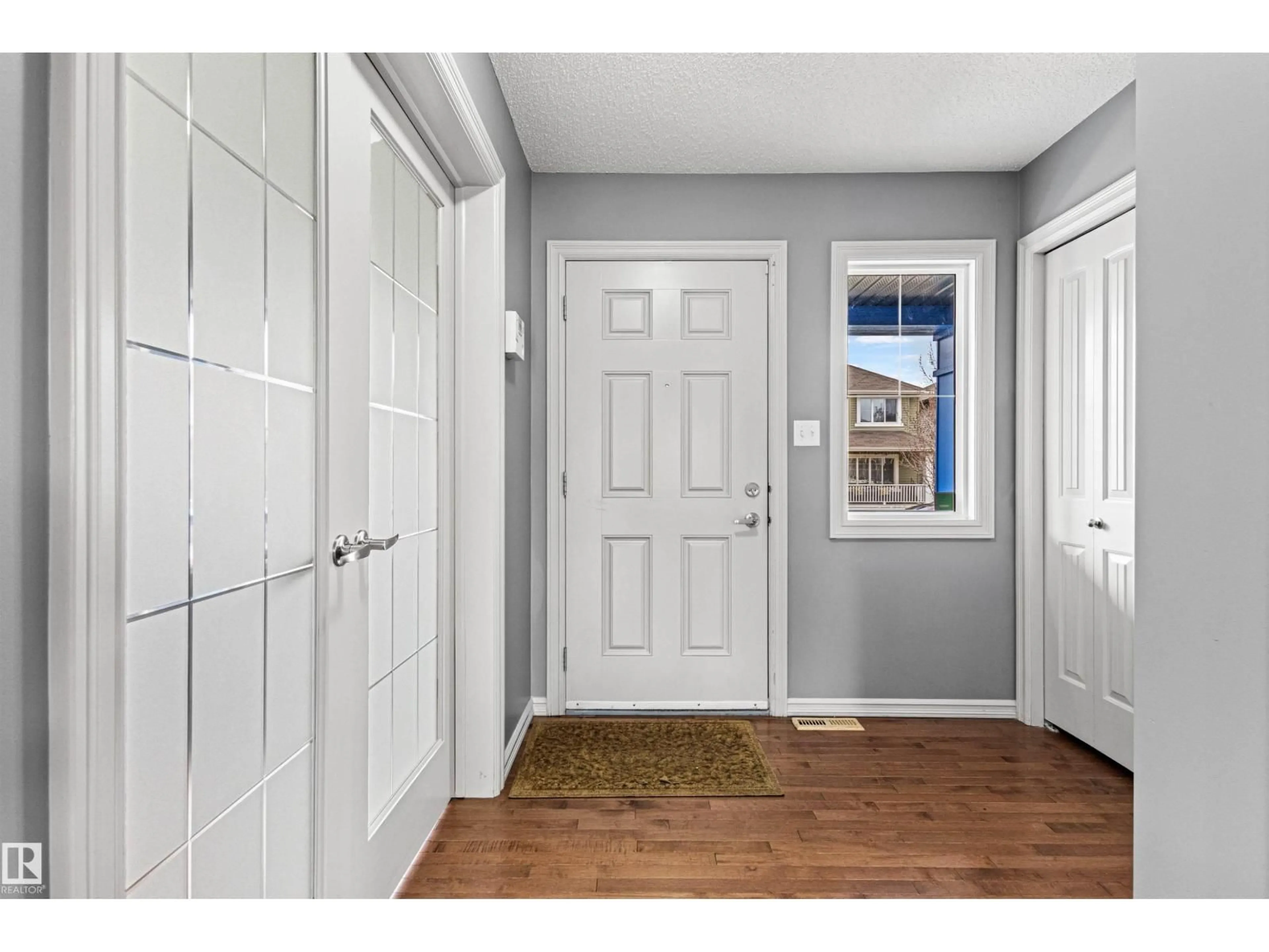 Indoor entryway for 1154 35A AV, Edmonton Alberta T6T0J6
