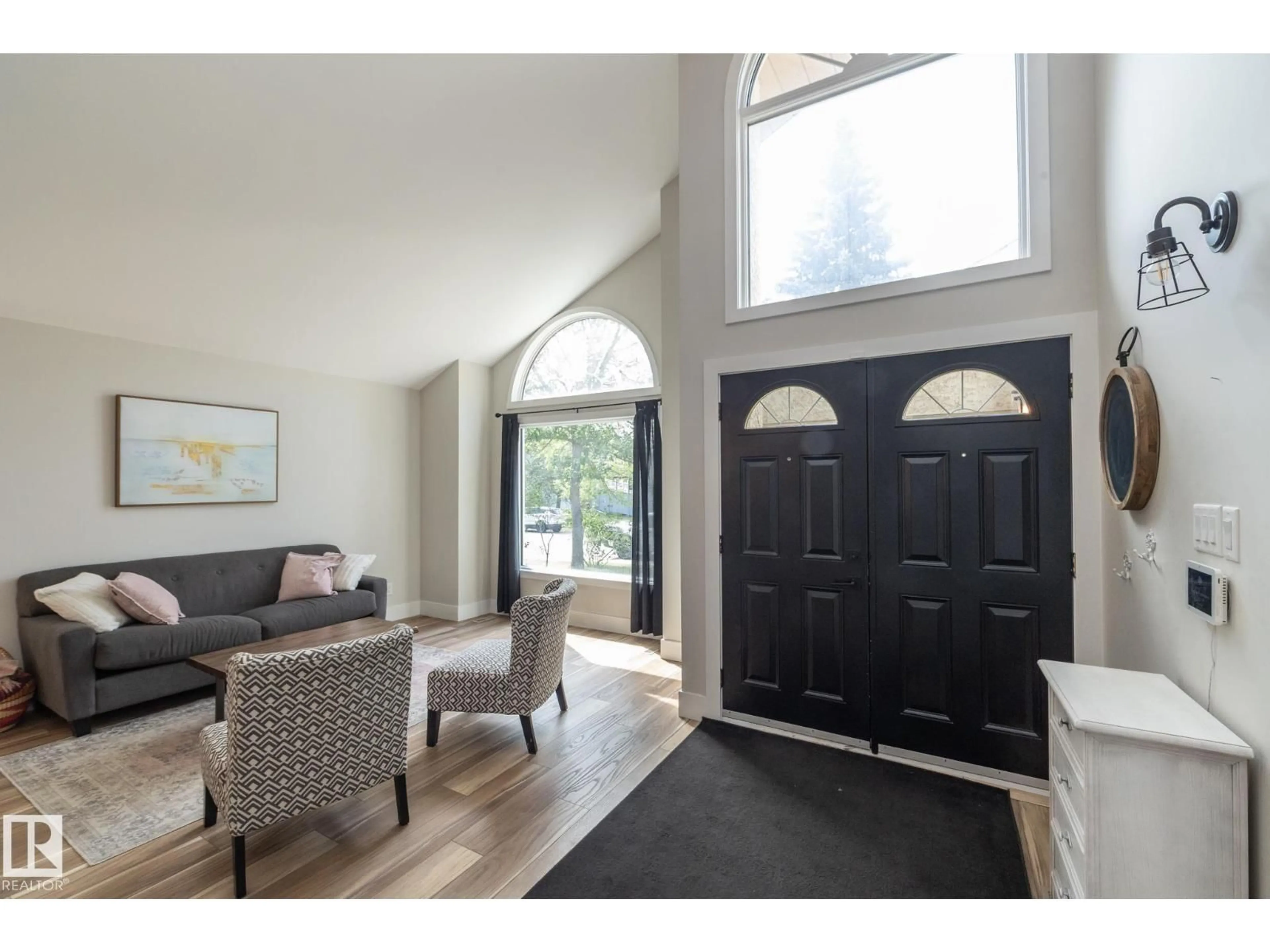 Indoor entryway for 808 HEPBURN AV, Edmonton Alberta T6R1S8