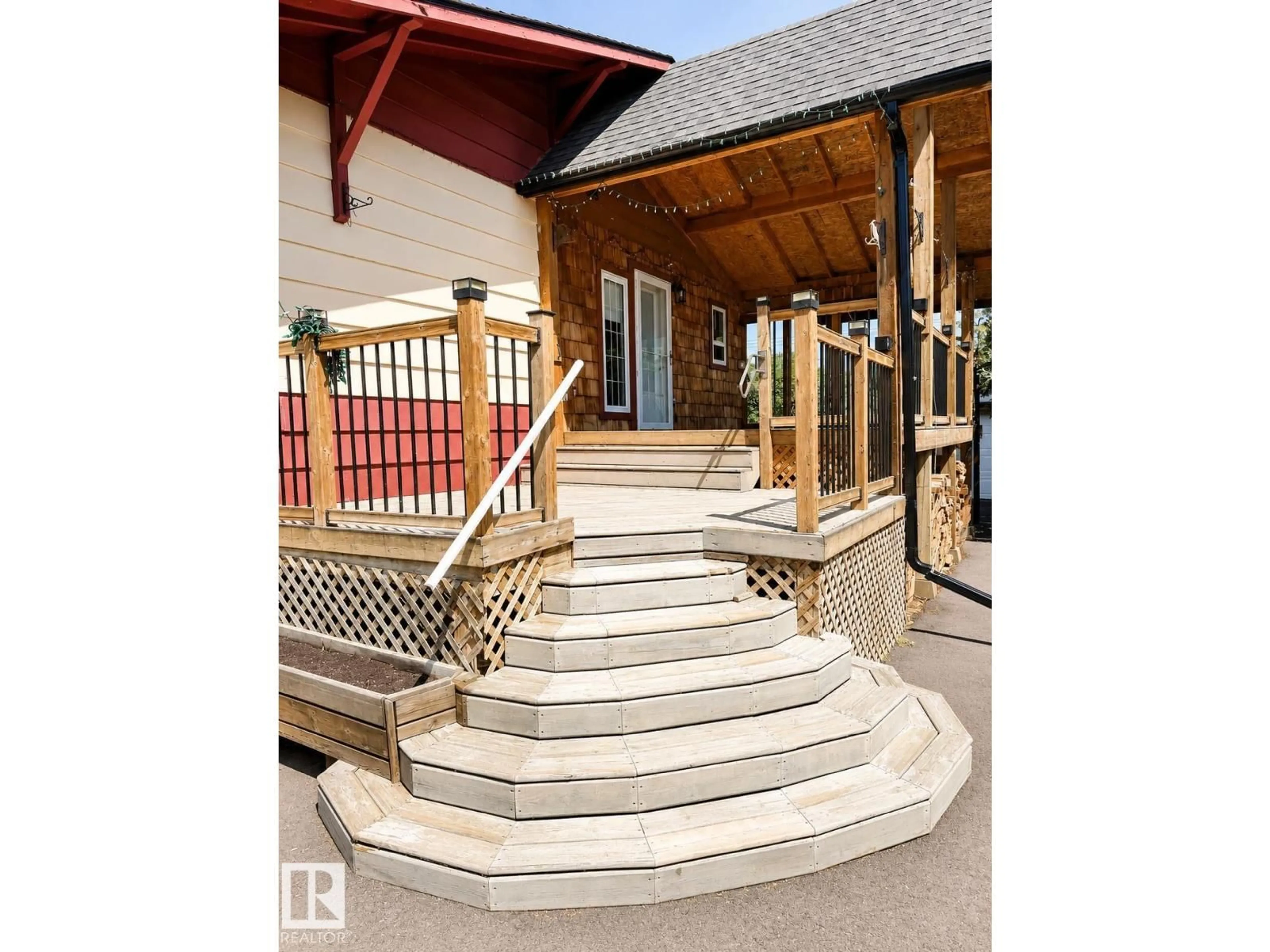 Indoor foyer for 610 8 AV, Wainwright Alberta T9W1B4