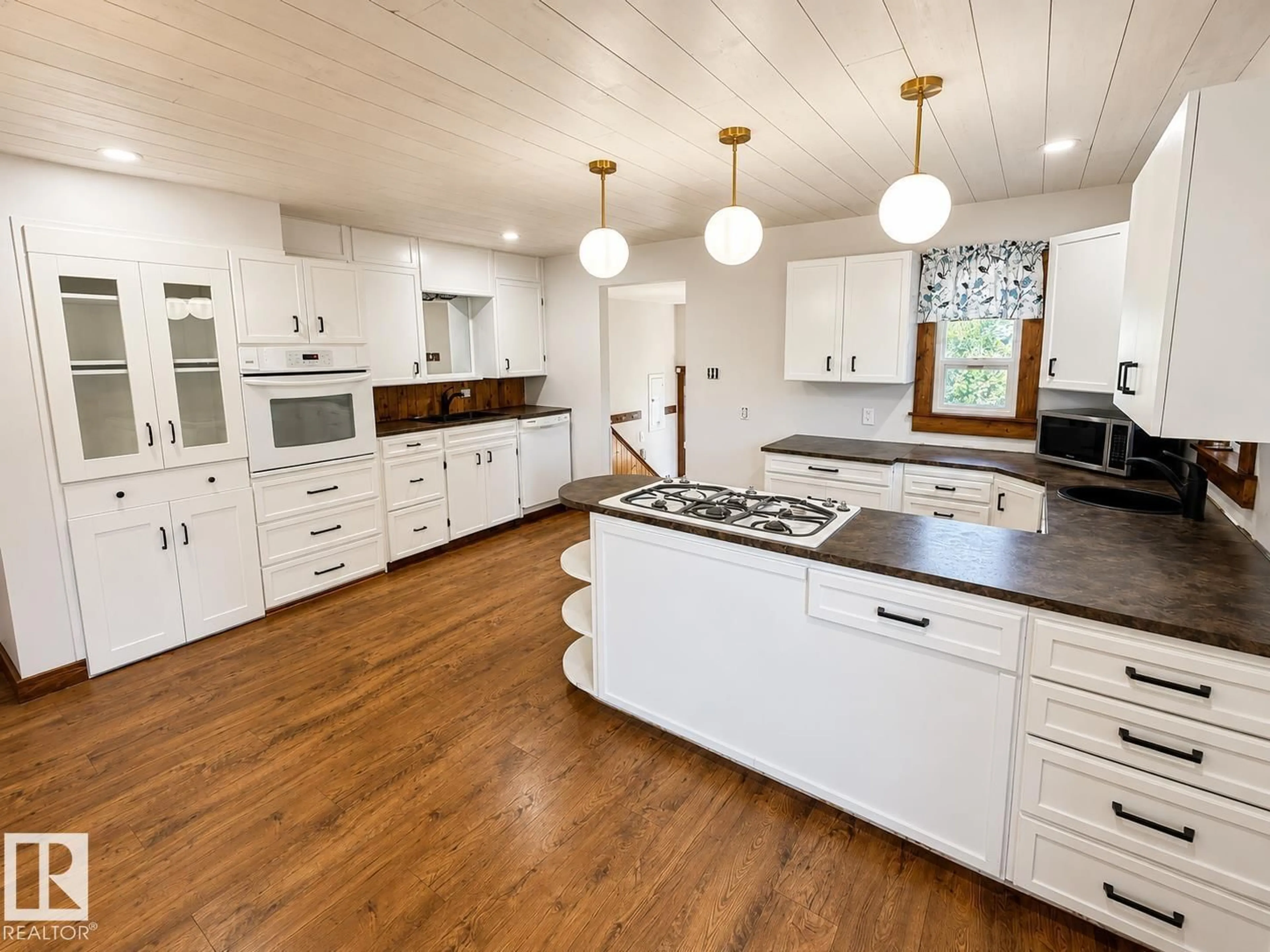 Open concept kitchen, wood/laminate floor for 610 8 AV, Wainwright Alberta T9W1B4