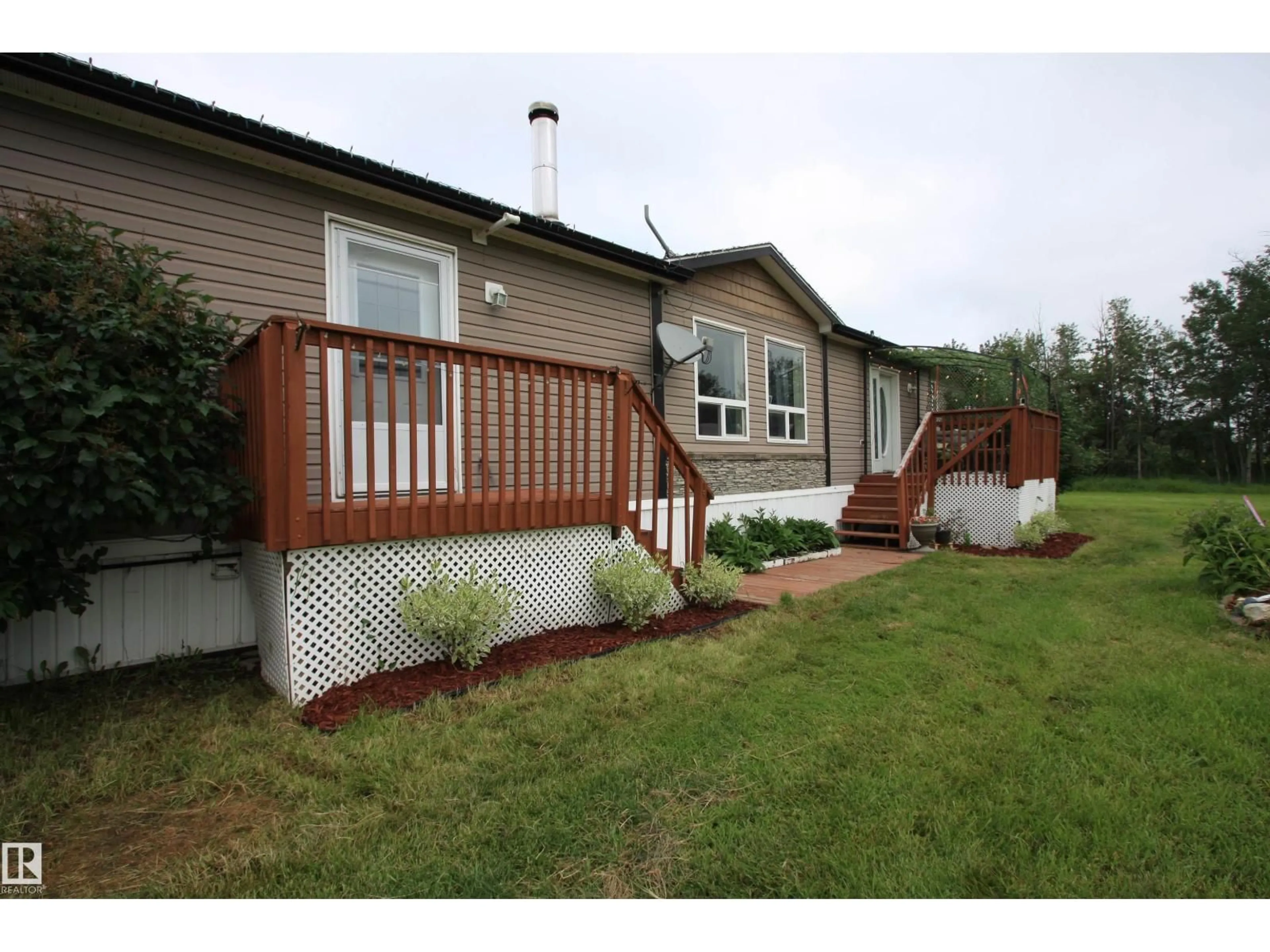 Home with vinyl exterior material, unknown for 27418 TWP ROAD 552, Rural Sturgeon County Alberta T8R2E8