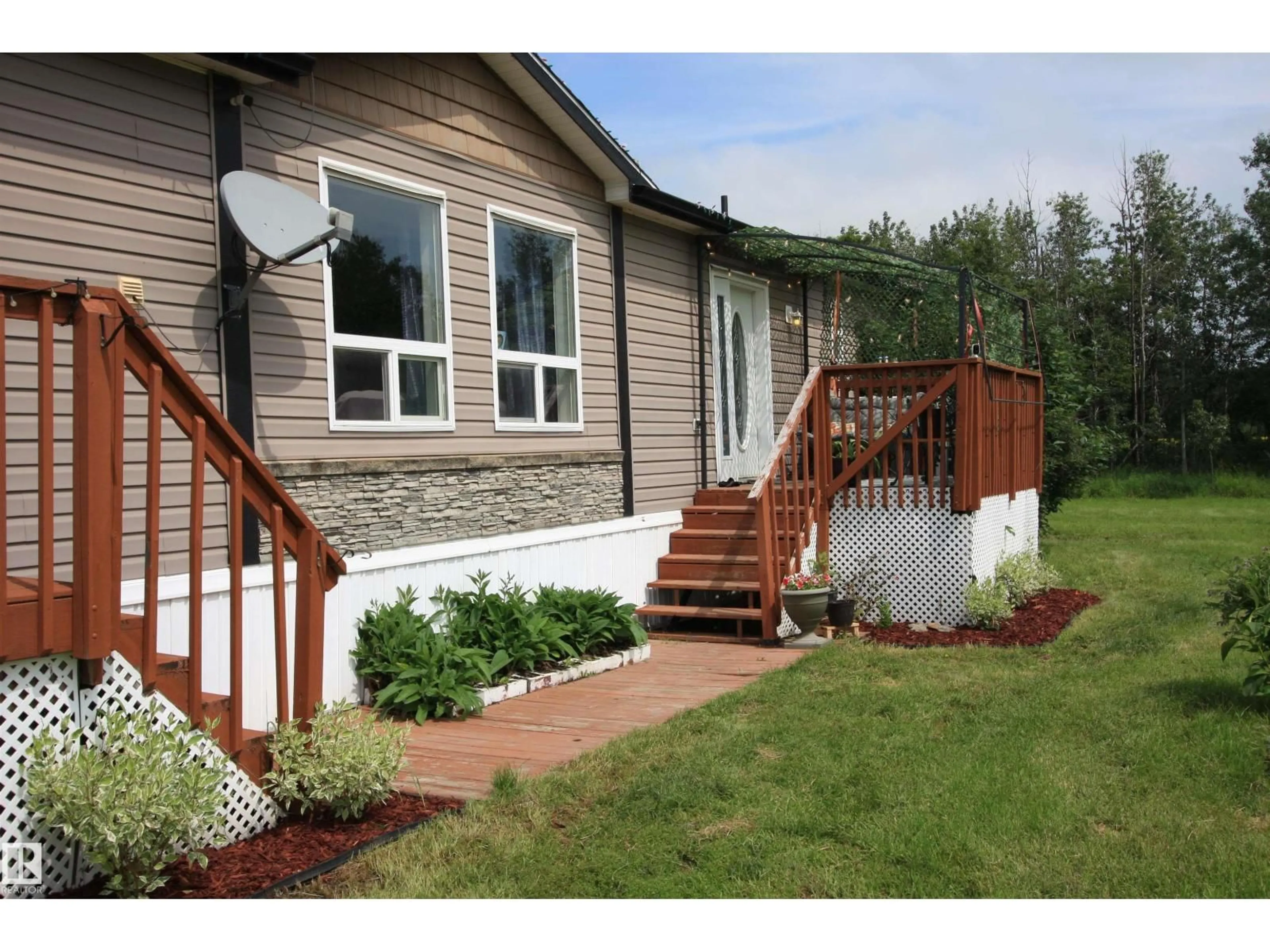 Home with vinyl exterior material, street for 27418 TWP ROAD 552, Rural Sturgeon County Alberta T8R2E8
