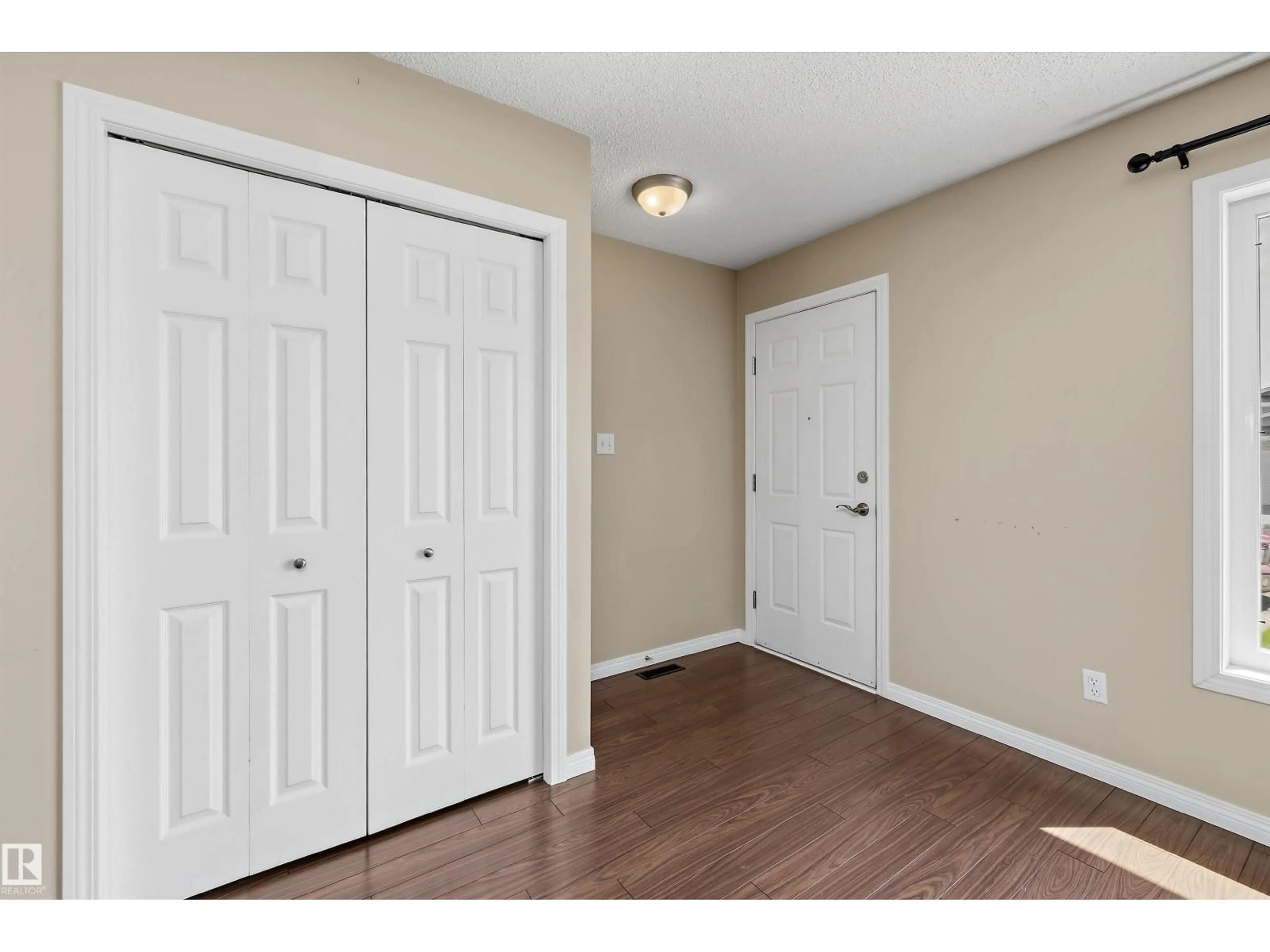 Indoor entryway for NW - 7540 152C AV, Edmonton Alberta T5C3L3