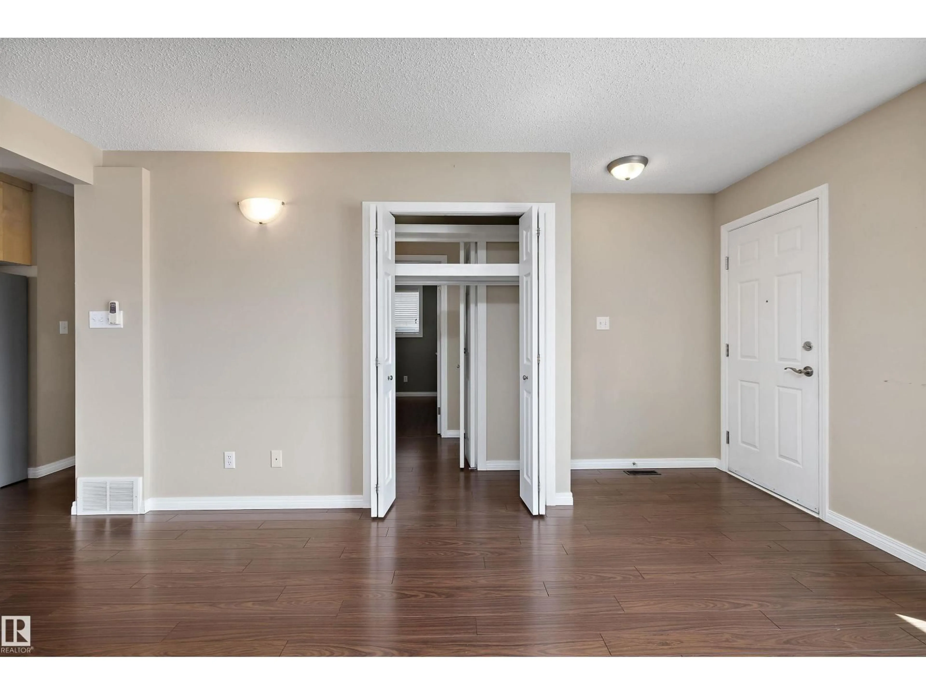 Indoor entryway for NW - 7540 152C AV, Edmonton Alberta T5C3L3