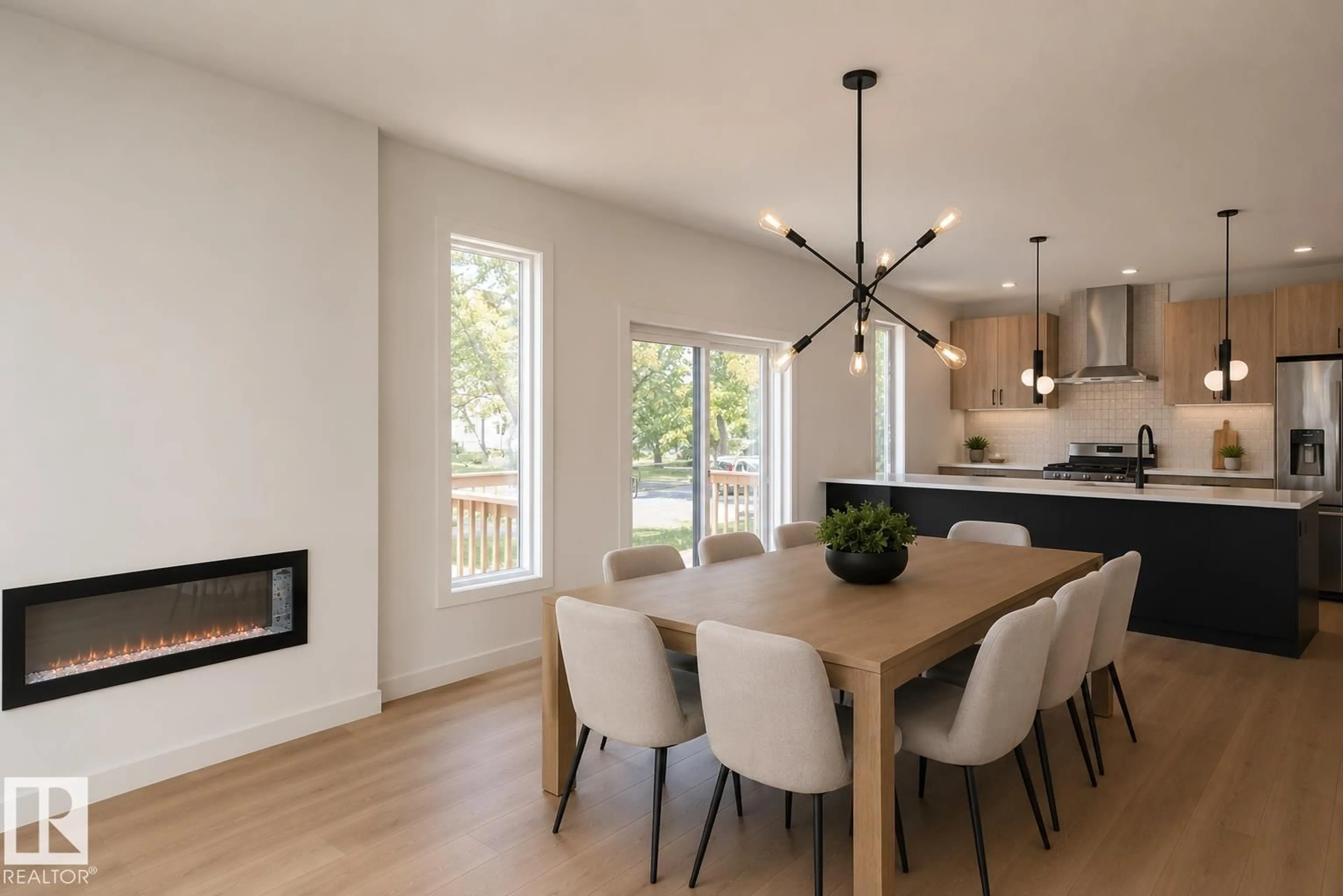 Dining room, wood/laminate floor for 10546 72 AV, Edmonton Alberta T6E4T8