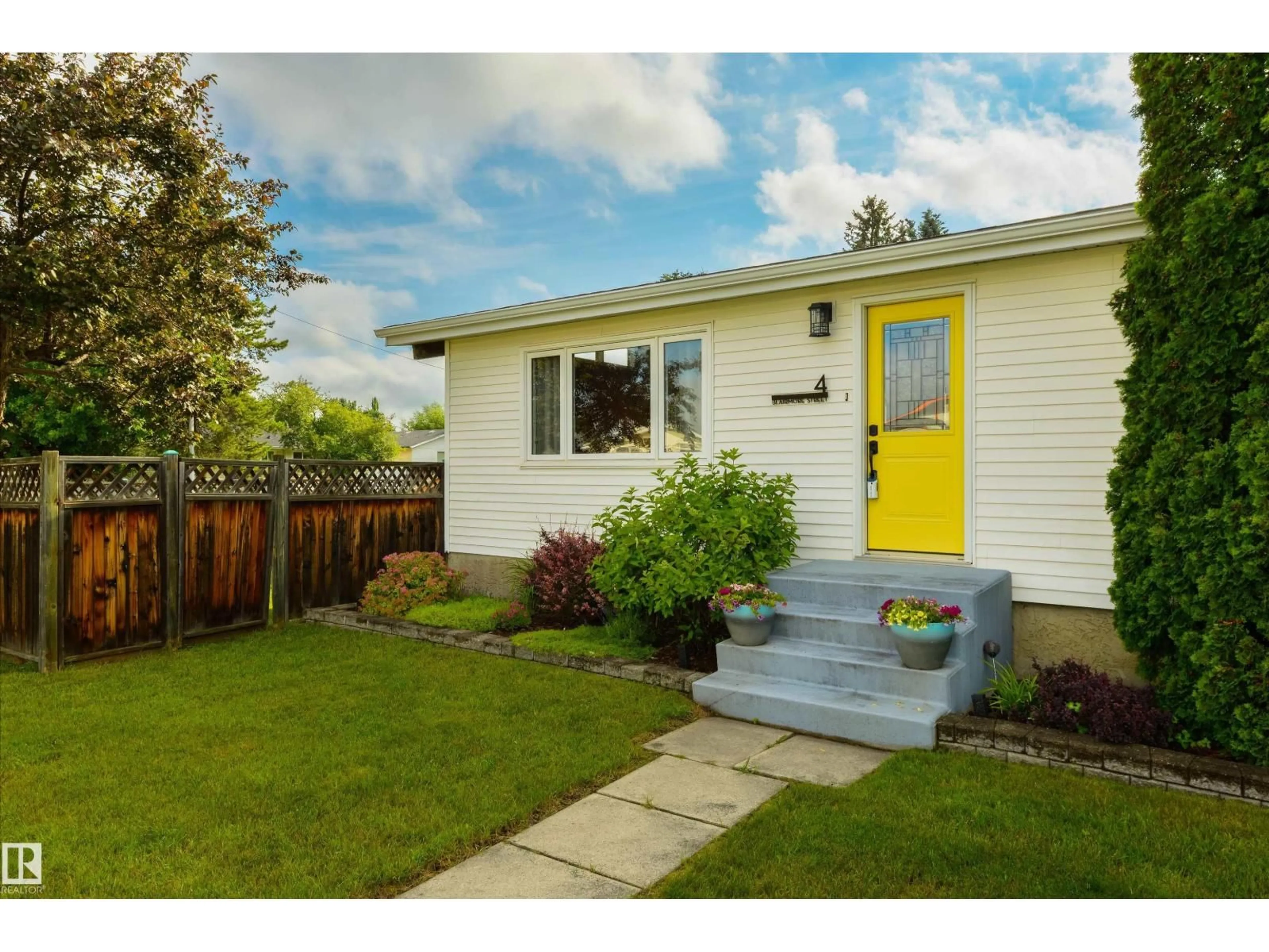 Home with vinyl exterior material, street for 4 BLAIRMORE ST, Spruce Grove Alberta T7X1J3