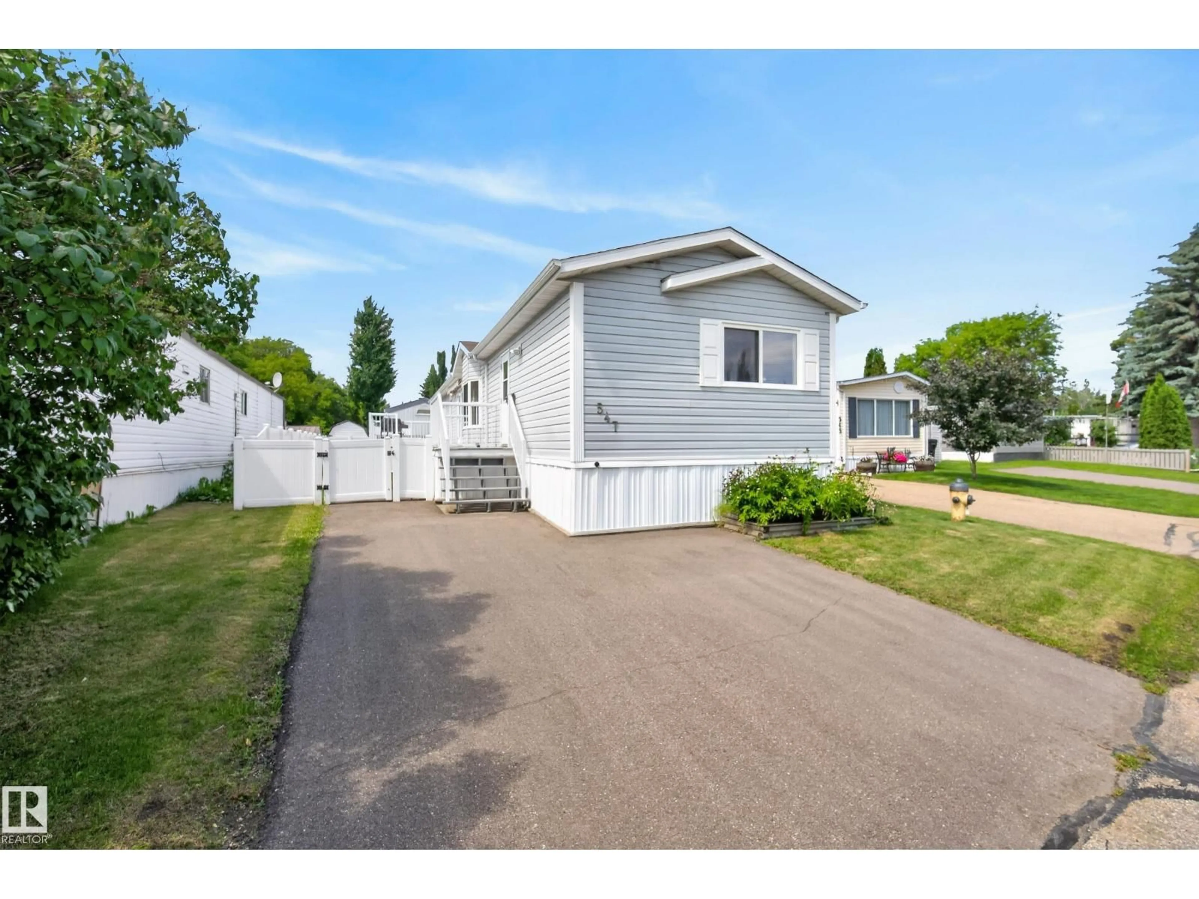 Home with vinyl exterior material, street for 547 EVERGREEN PARK NW, Edmonton Alberta T5Y4M2