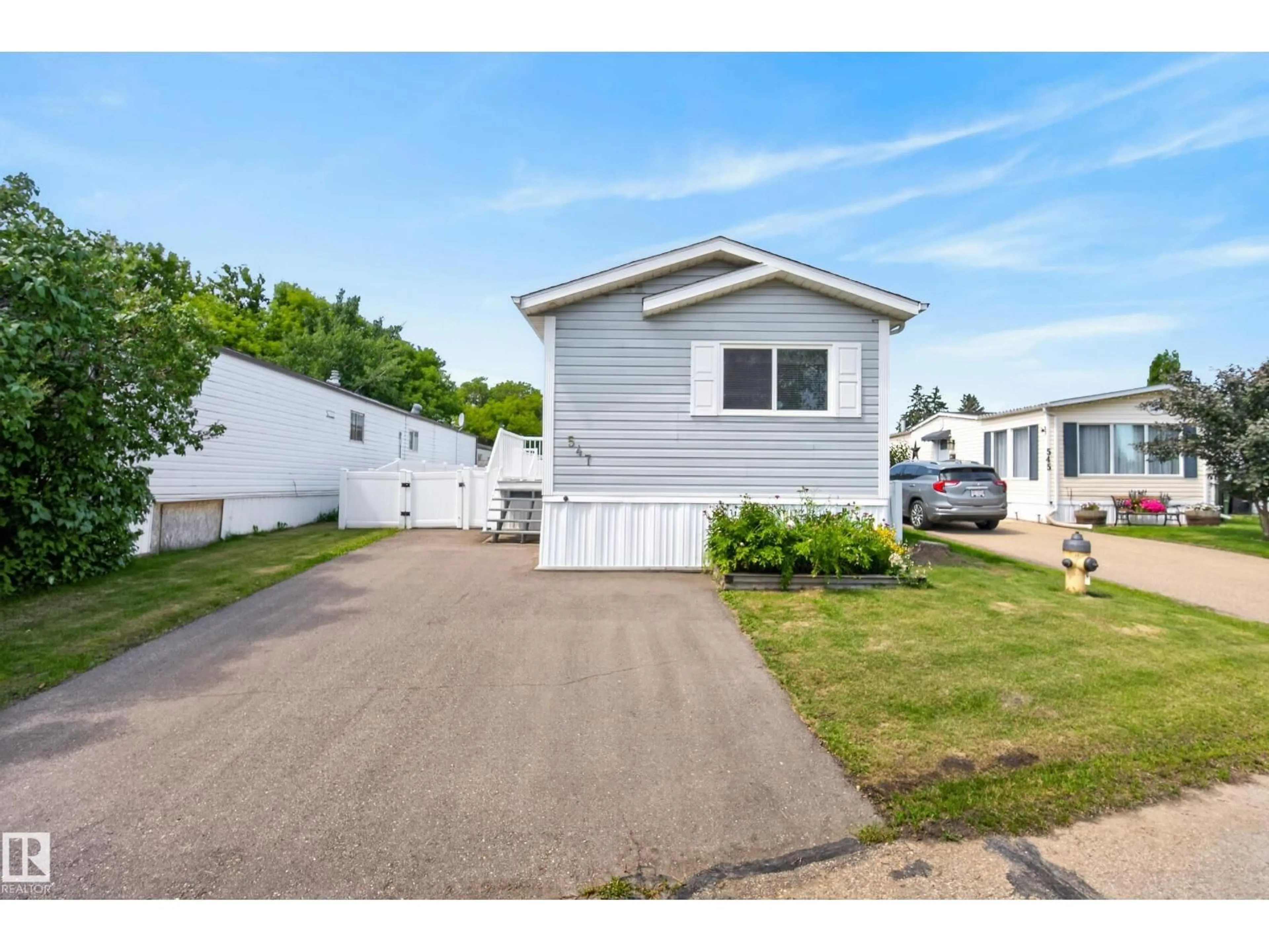 Home with vinyl exterior material, street for 547 EVERGREEN PARK NW, Edmonton Alberta T5Y4M2