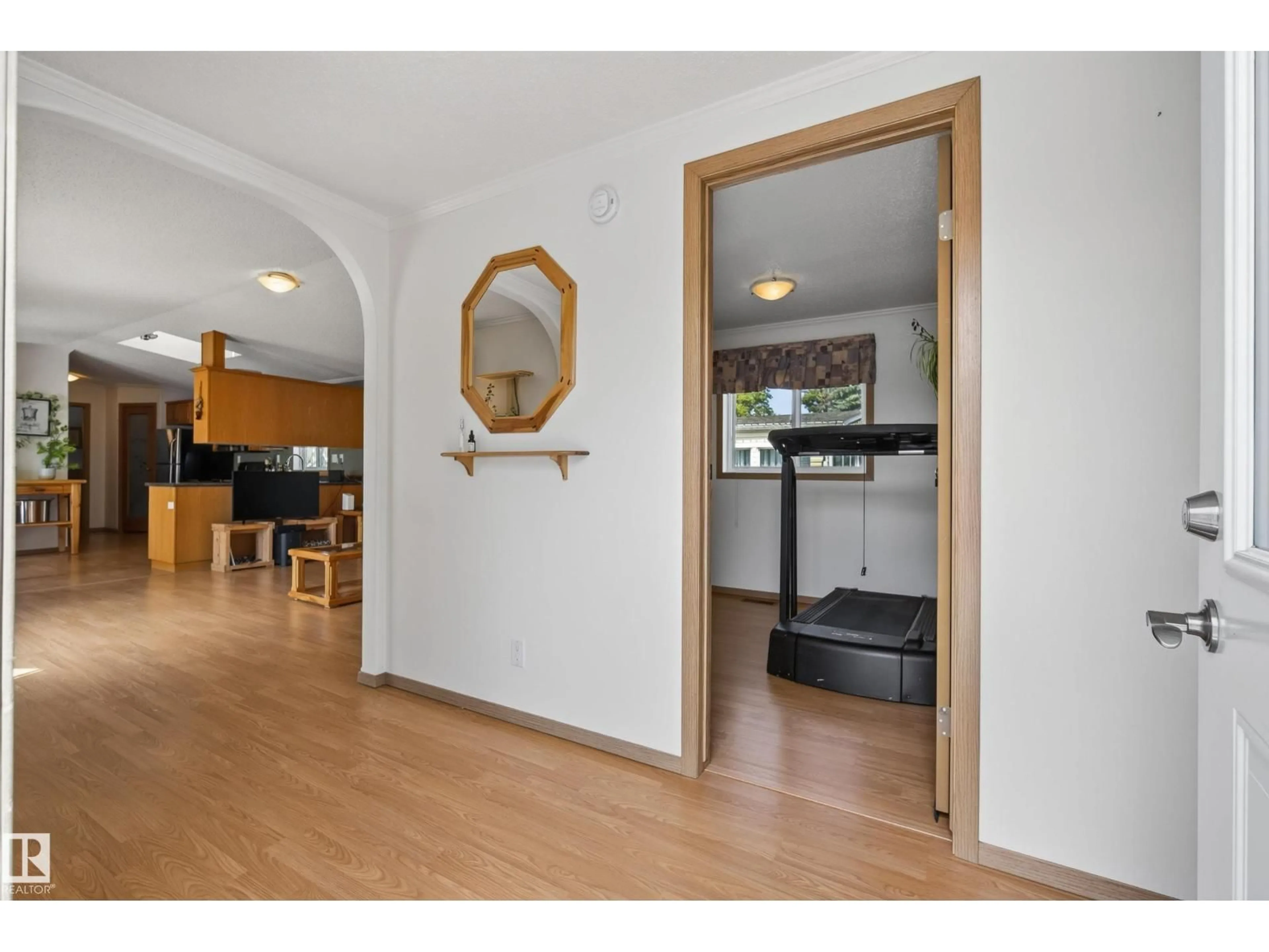 Indoor entryway for 547 EVERGREEN PARK NW, Edmonton Alberta T5Y4M2