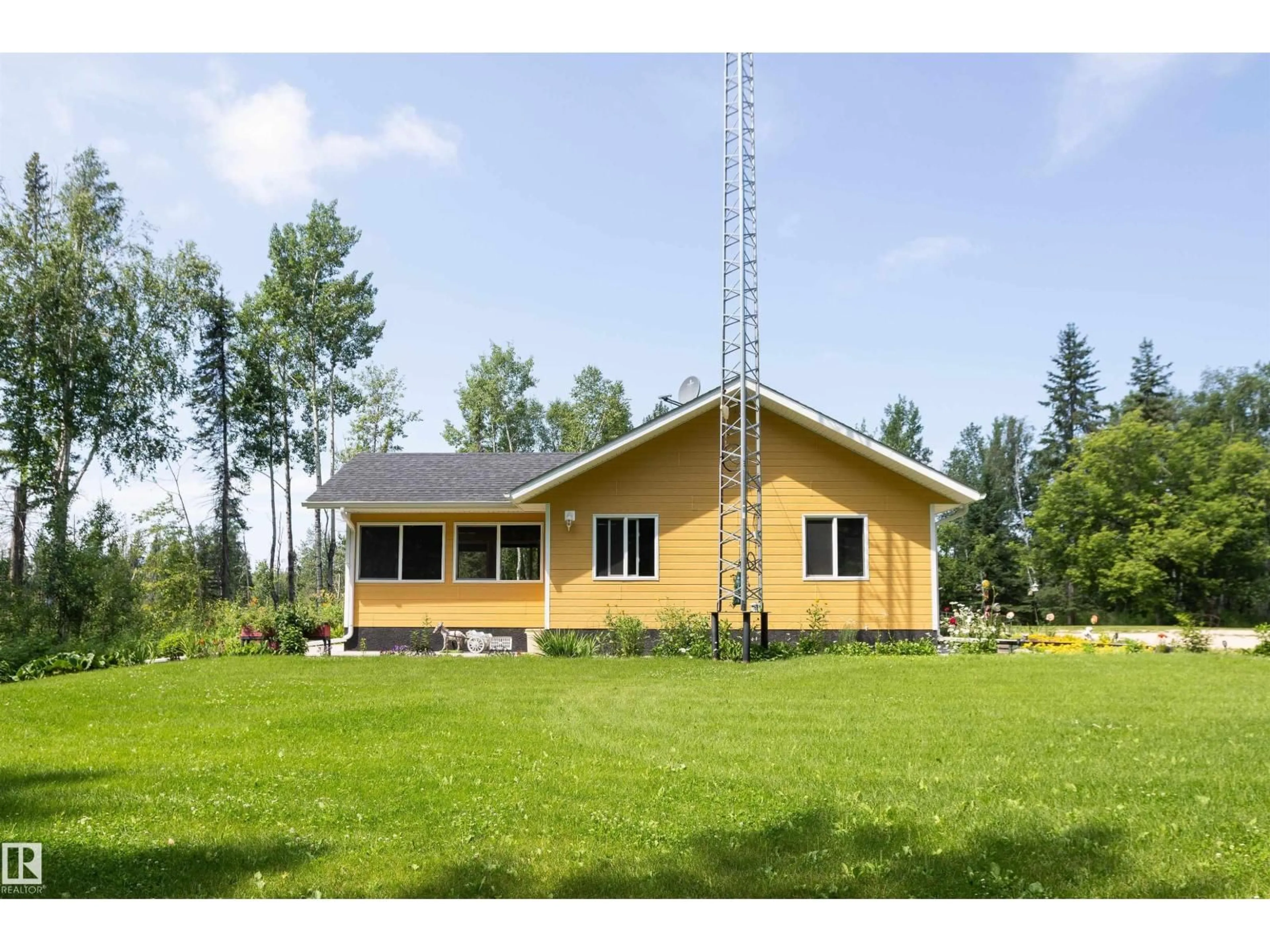 Home with vinyl exterior material, building for 60520 RGE RD 62A, Rural Barrhead County Alberta T0G1A0