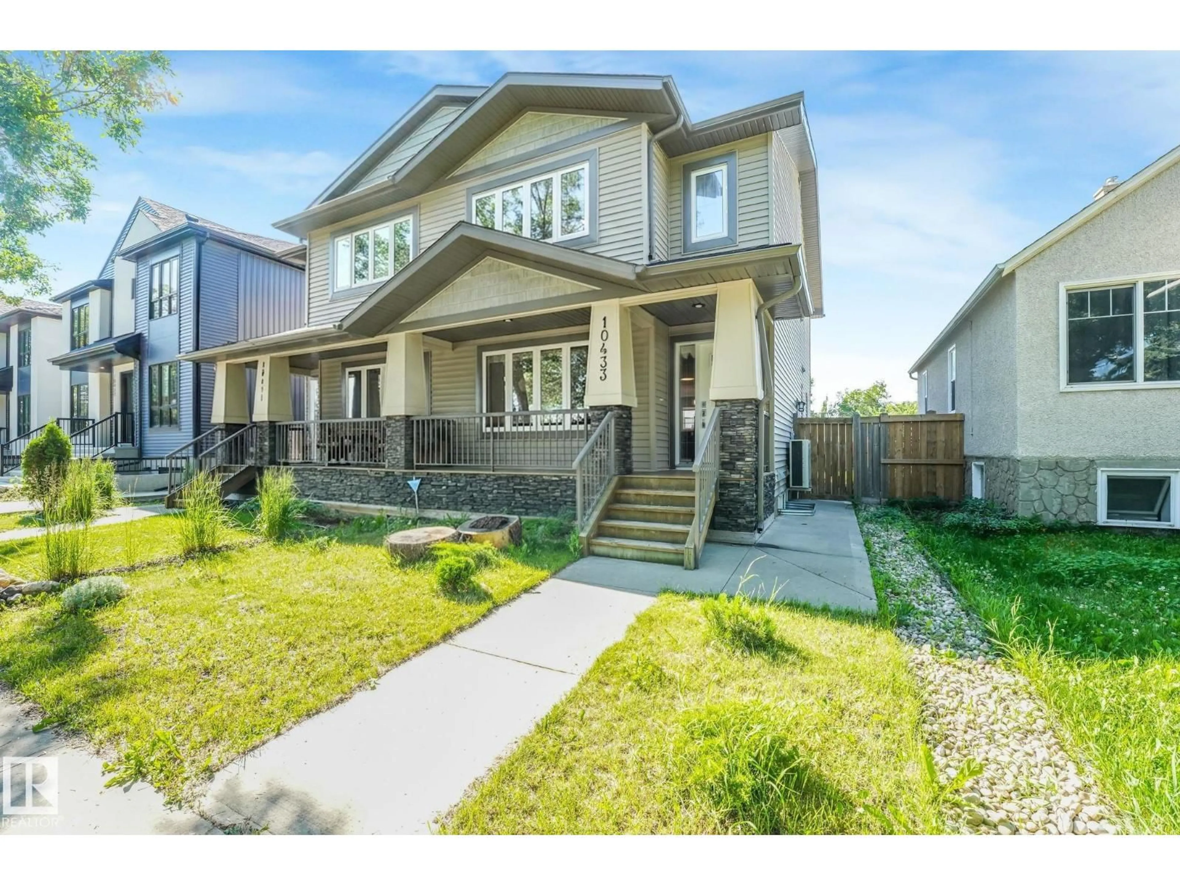Home with vinyl exterior material, street for 10433 70 AV, Edmonton Alberta T6H2E7
