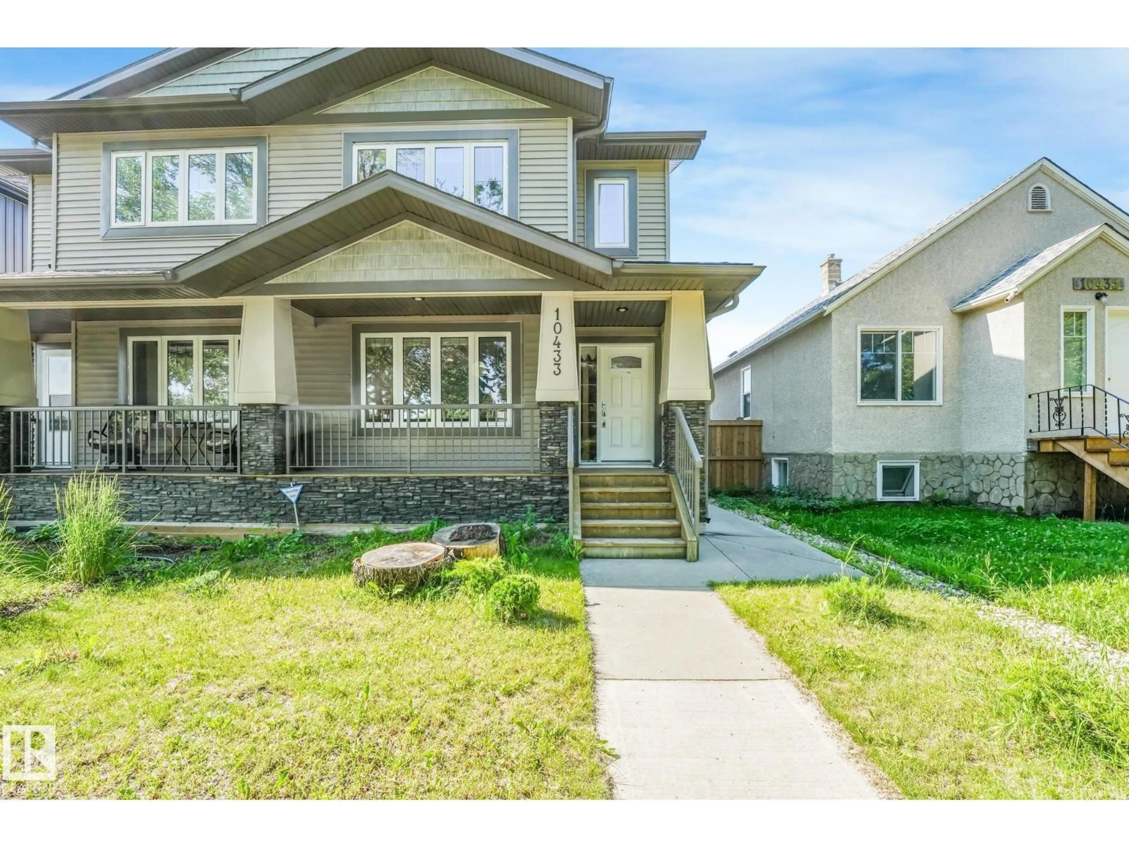Home with vinyl exterior material, street for 10433 70 AV, Edmonton Alberta T6H2E7