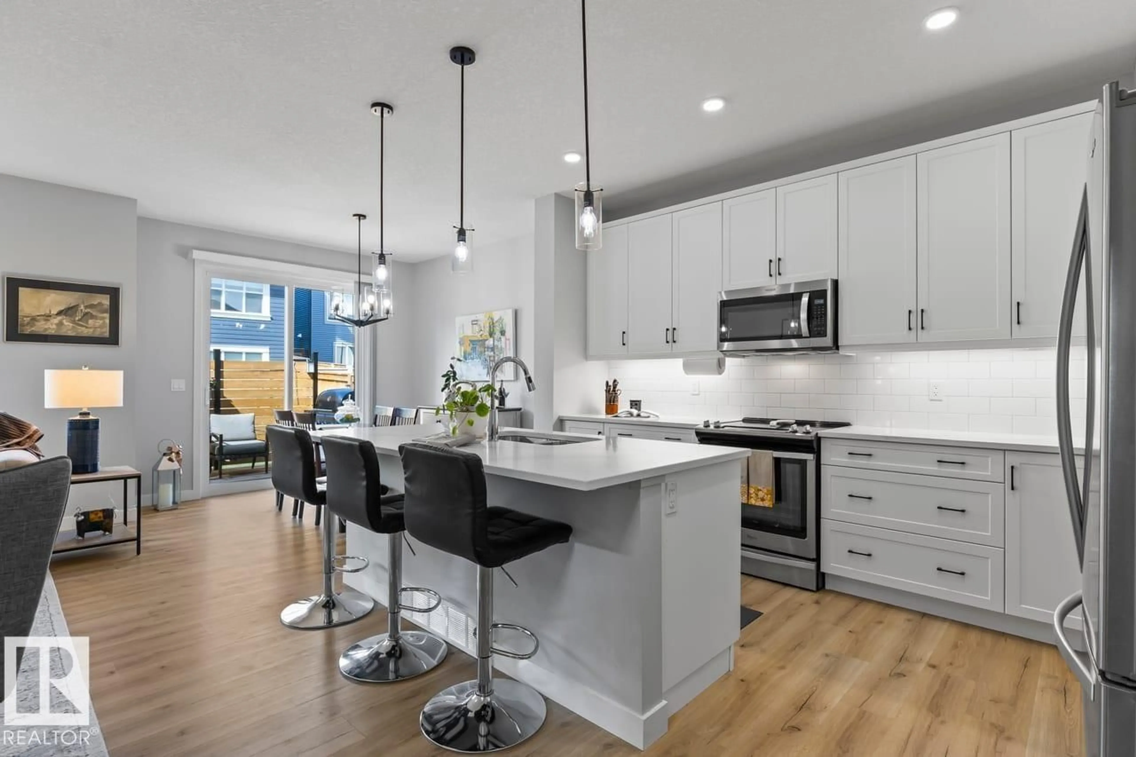 Open concept kitchen, unknown for 288 SUNDOWN VW, Cochrane Alberta T4C2R2