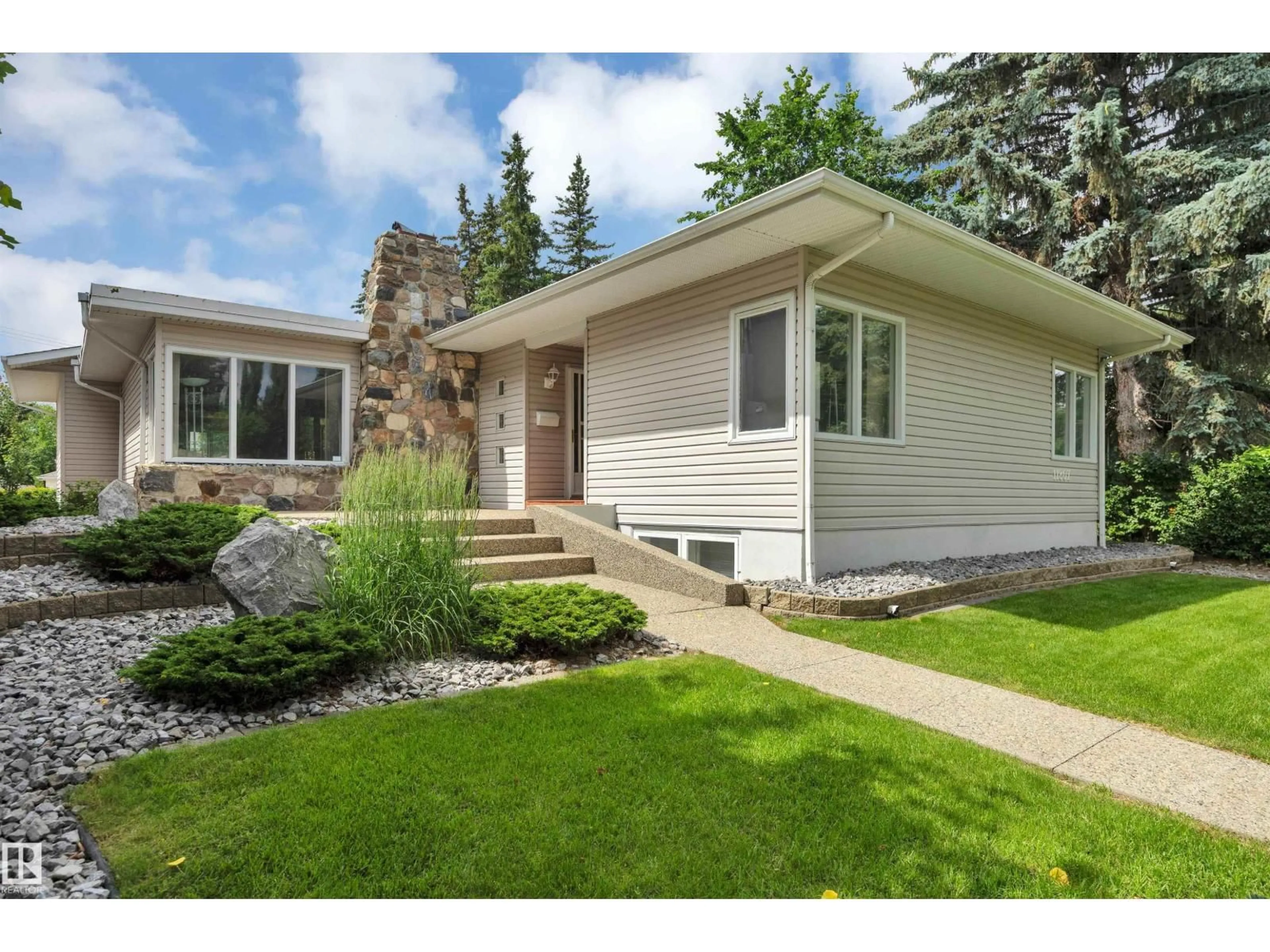 Home with vinyl exterior material, street for 11807 91 AV, Edmonton Alberta T6G1B1