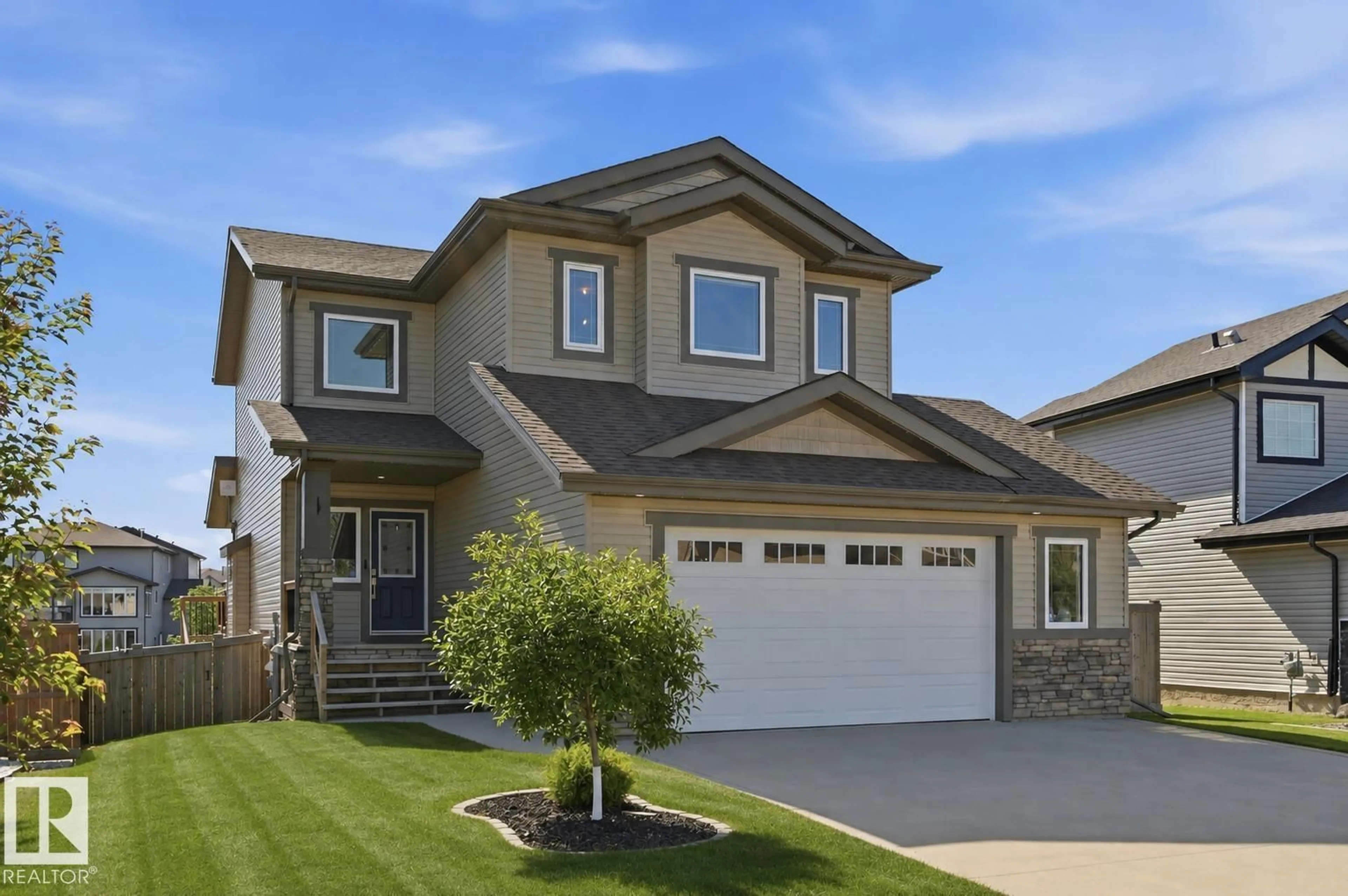 Home with vinyl exterior material, street for 9 SOUTHBRIDGE DR, Calmar Alberta T0C0V0