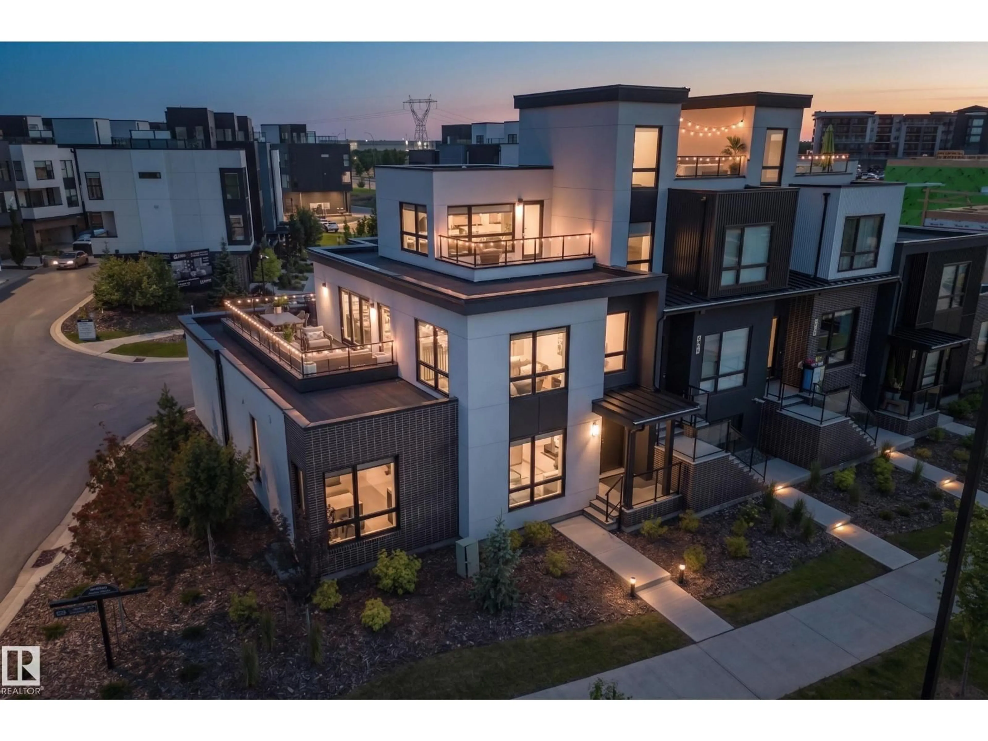 A pic from outside/outdoor area/front of a property/back of a property/a pic from drone, street for 5 - 42 RONDEAU DR, St. Albert Alberta T8N7X8