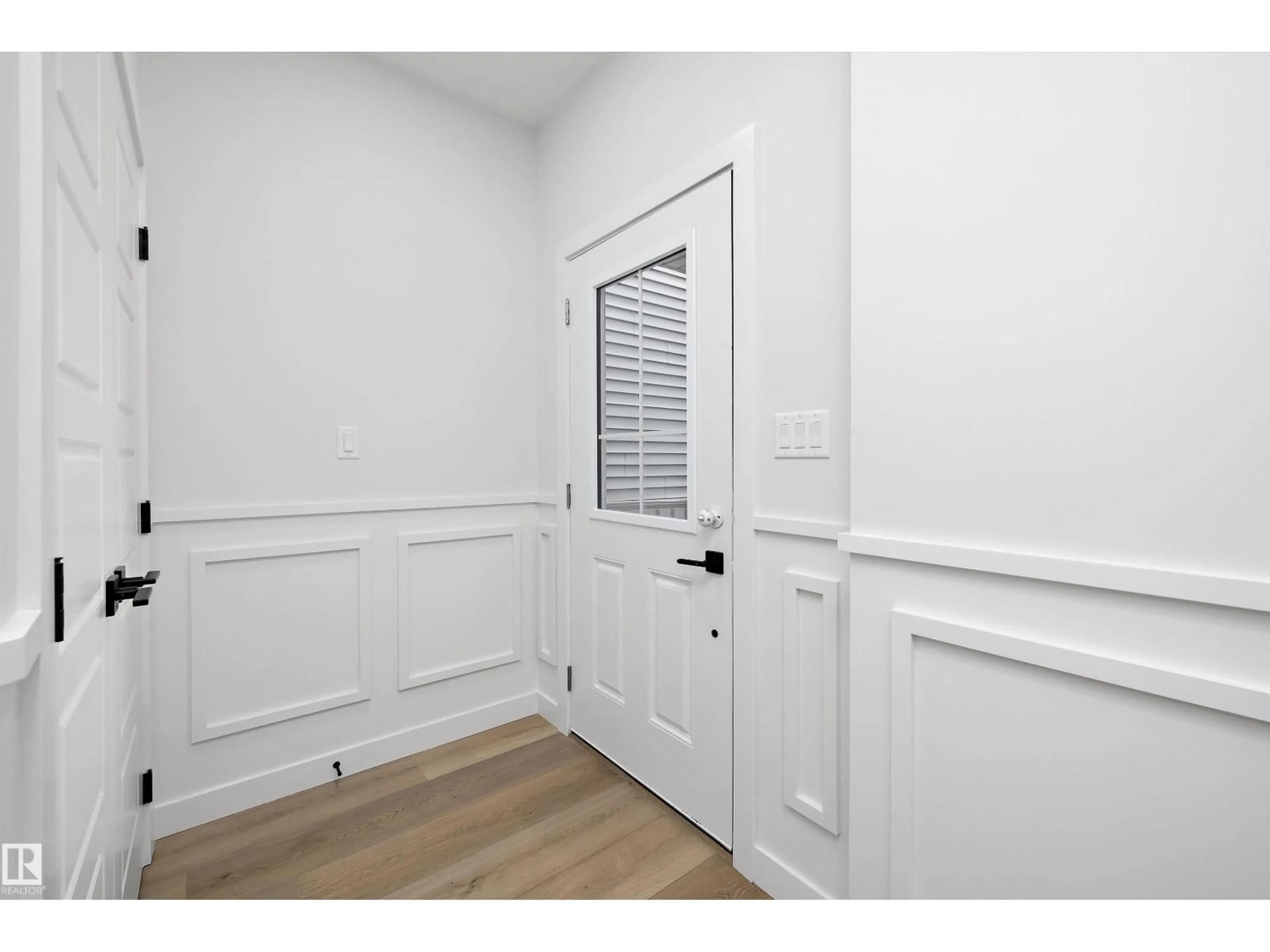 Indoor entryway for 919 ELDERBERRY LD, Edmonton Alberta T6M3K3