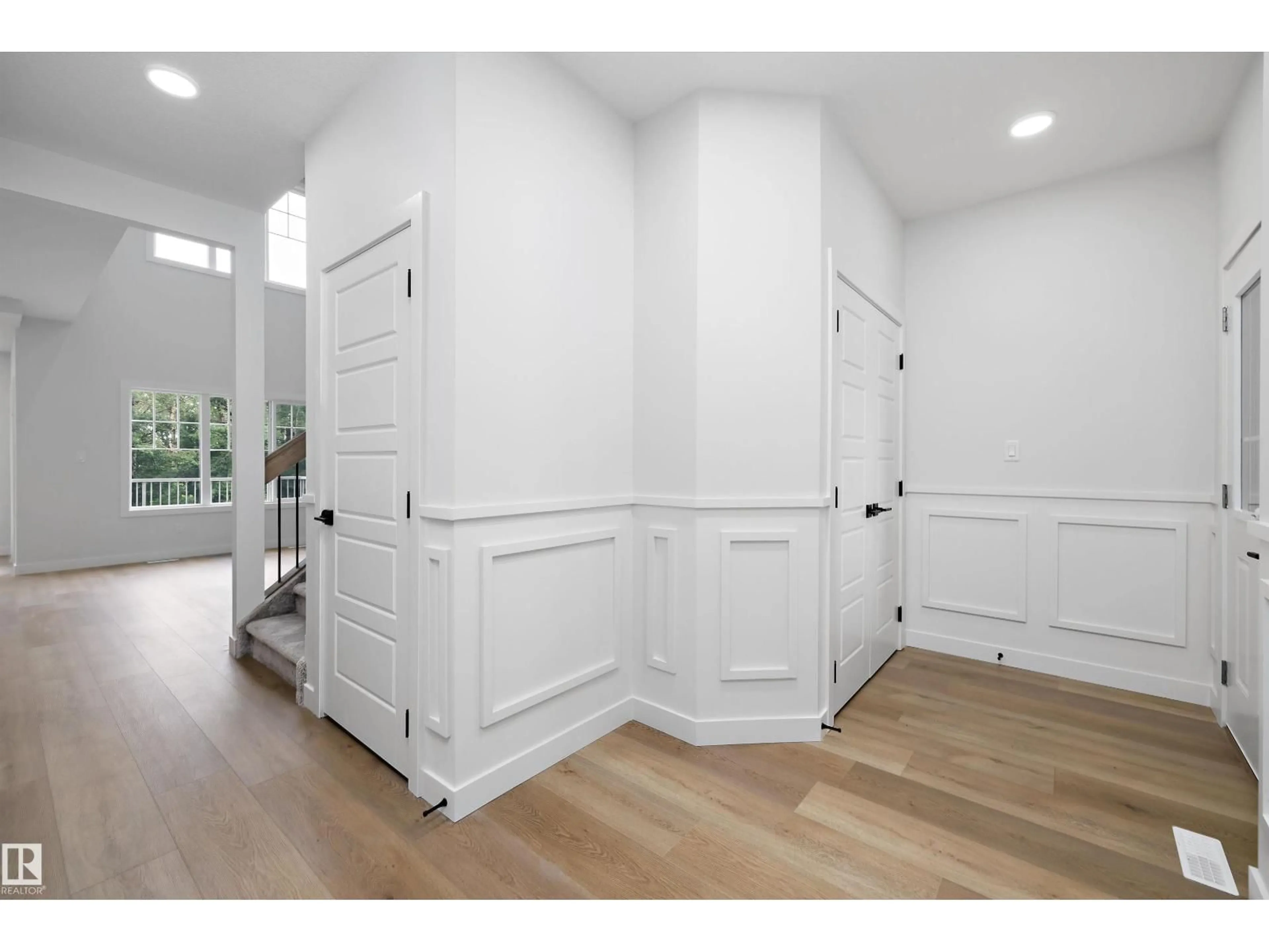 Indoor entryway for 919 ELDERBERRY LD, Edmonton Alberta T6M3K3