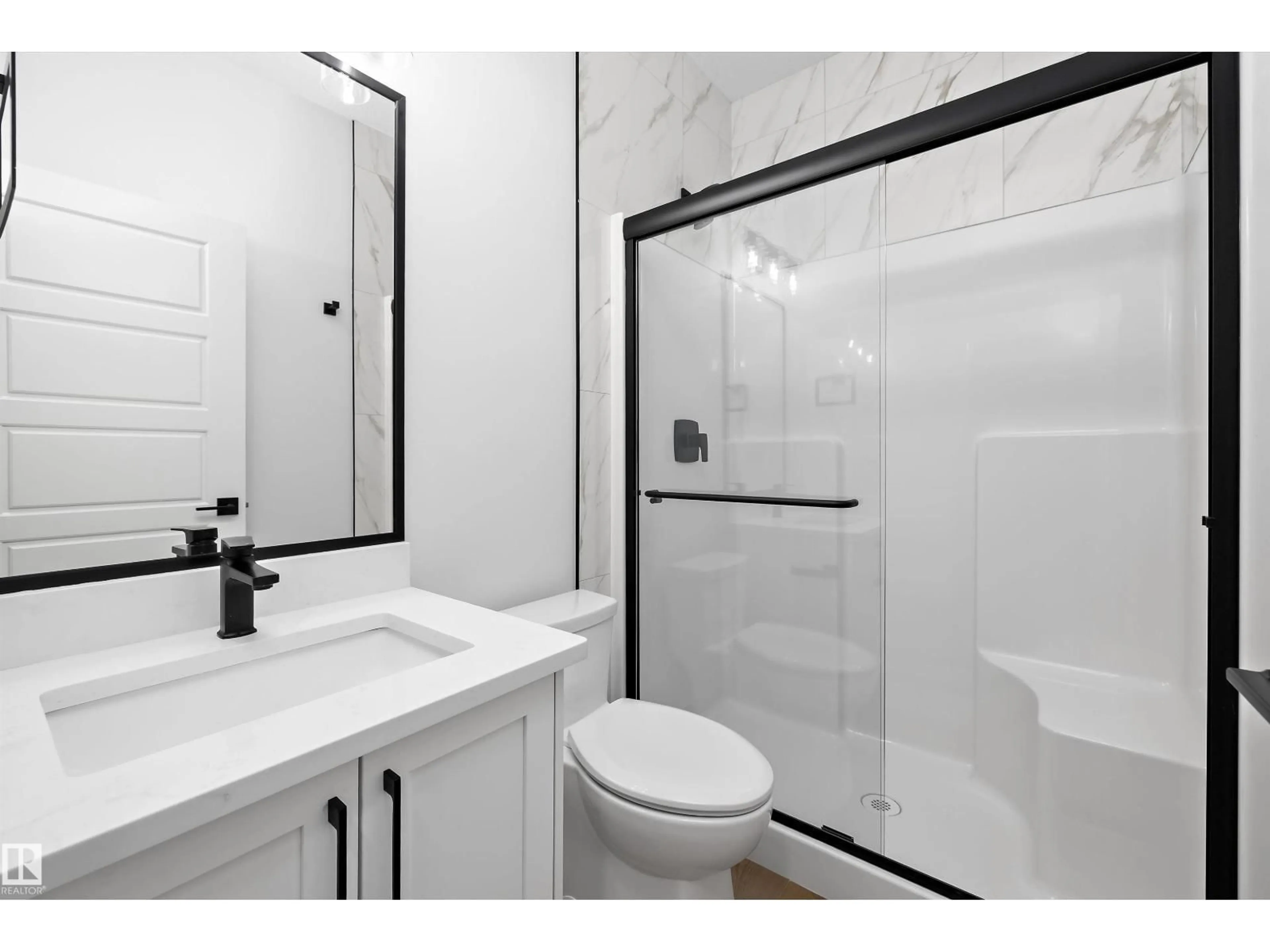 Standard bathroom, ceramic/tile floor for 919 ELDERBERRY LD, Edmonton Alberta T6M3K3