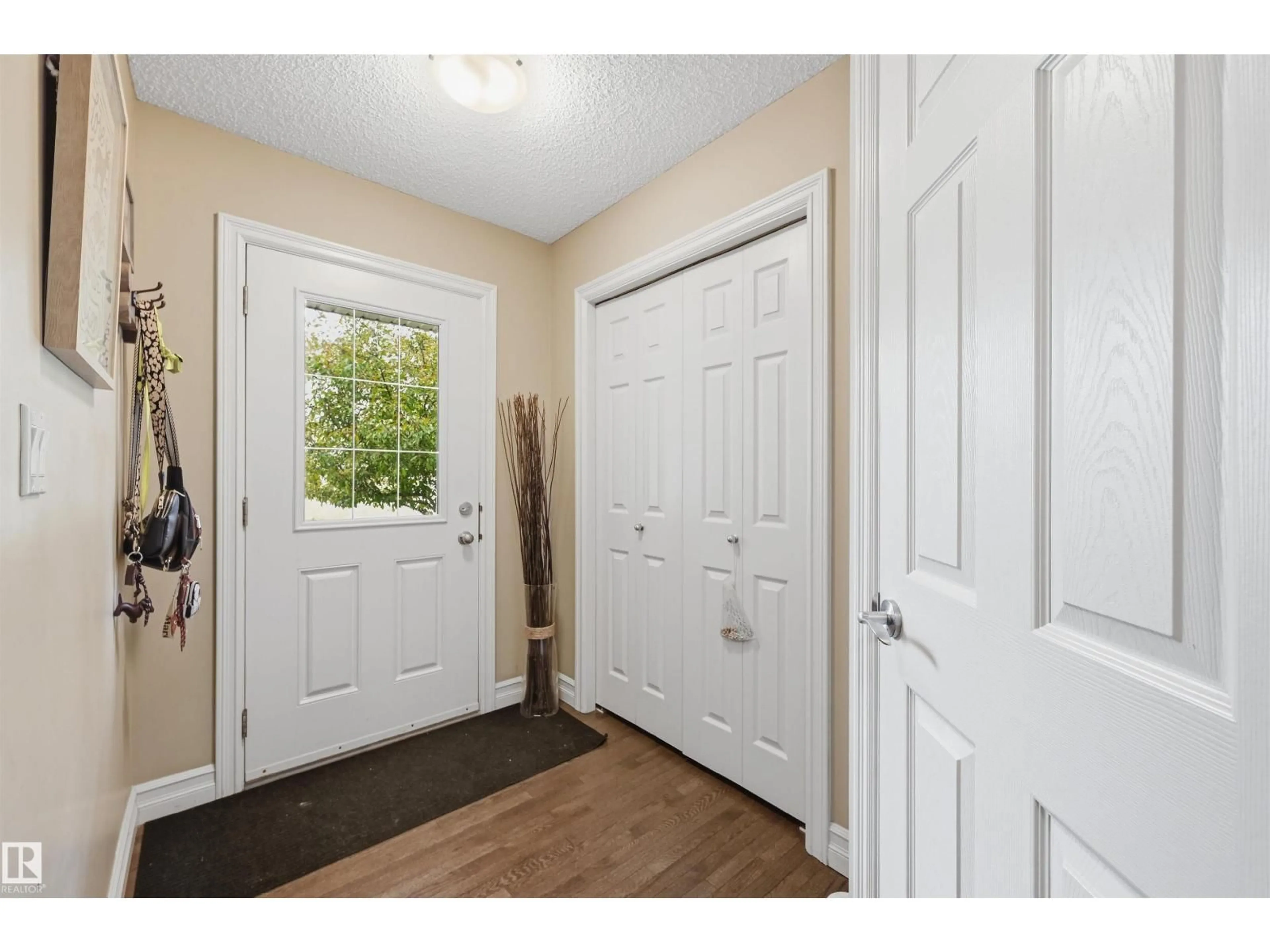 Indoor entryway for #11 - 5317 3 AV SW, Edmonton Alberta T6X0W7