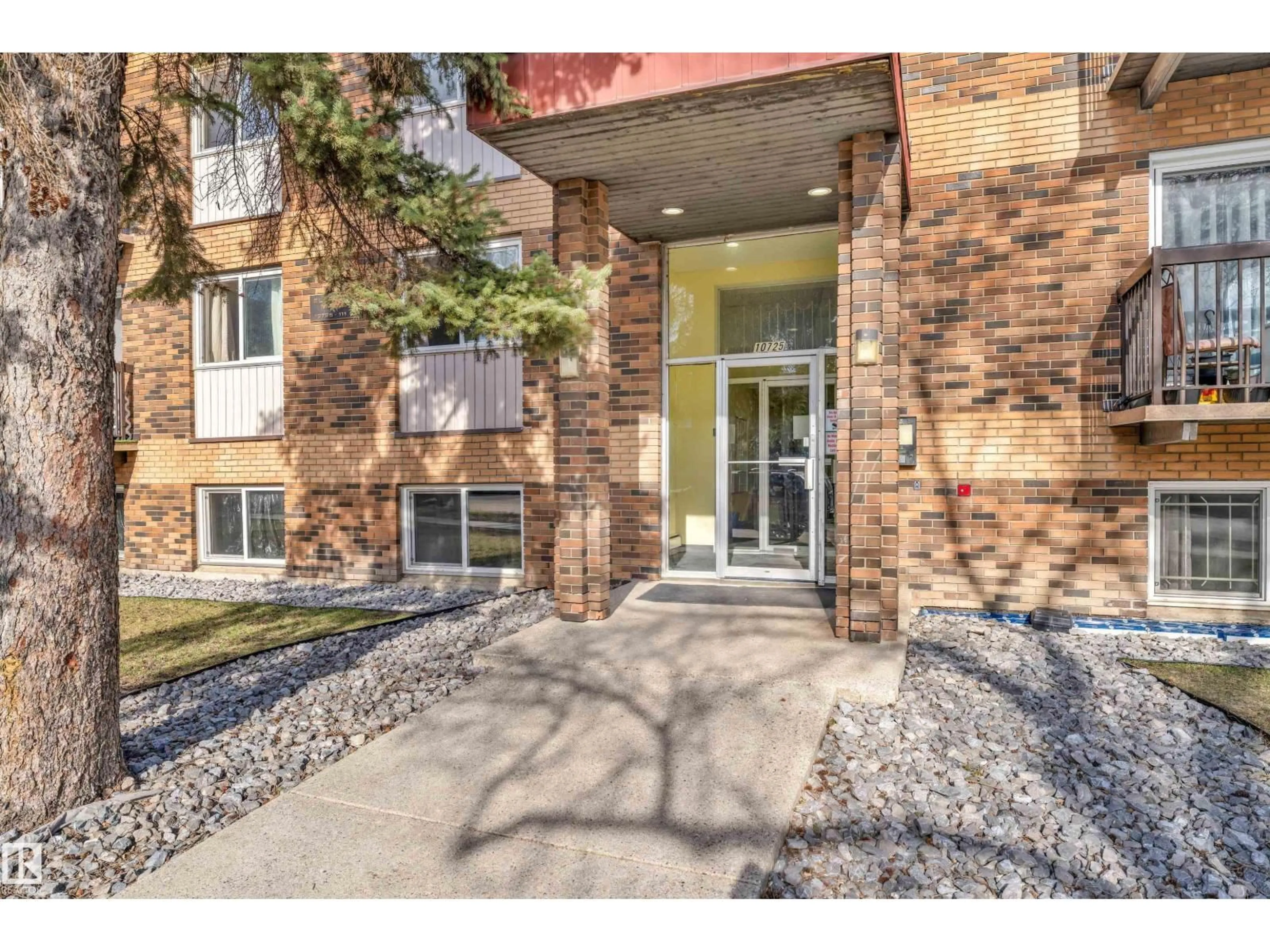 Indoor entryway for 105 - 10725 111ST NW, Edmonton Alberta T5H3G2