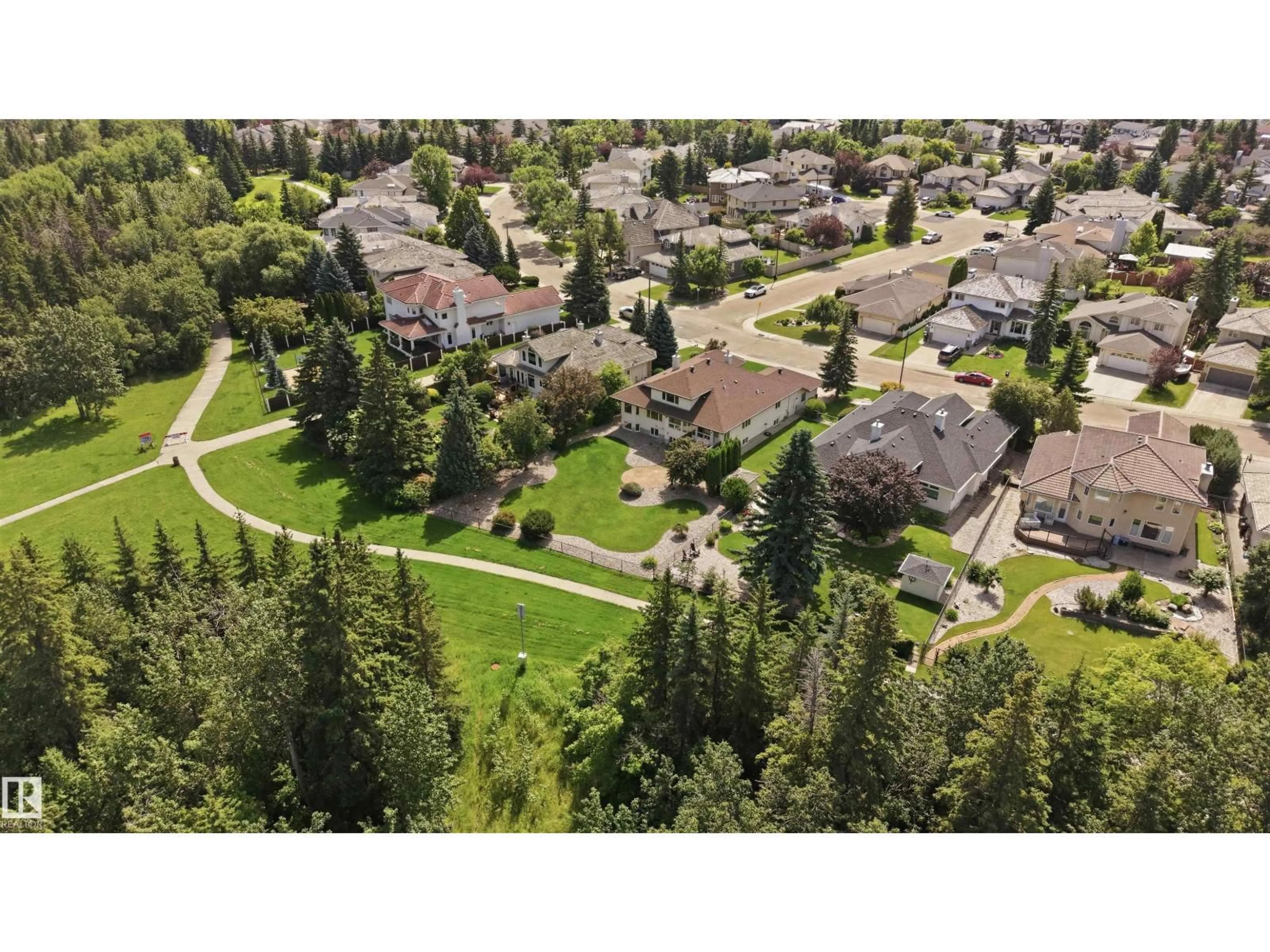 A pic from outside/outdoor area/front of a property/back of a property/a pic from drone, unknown for 337 TWIN BROOKS DR, Edmonton Alberta T6J6S5