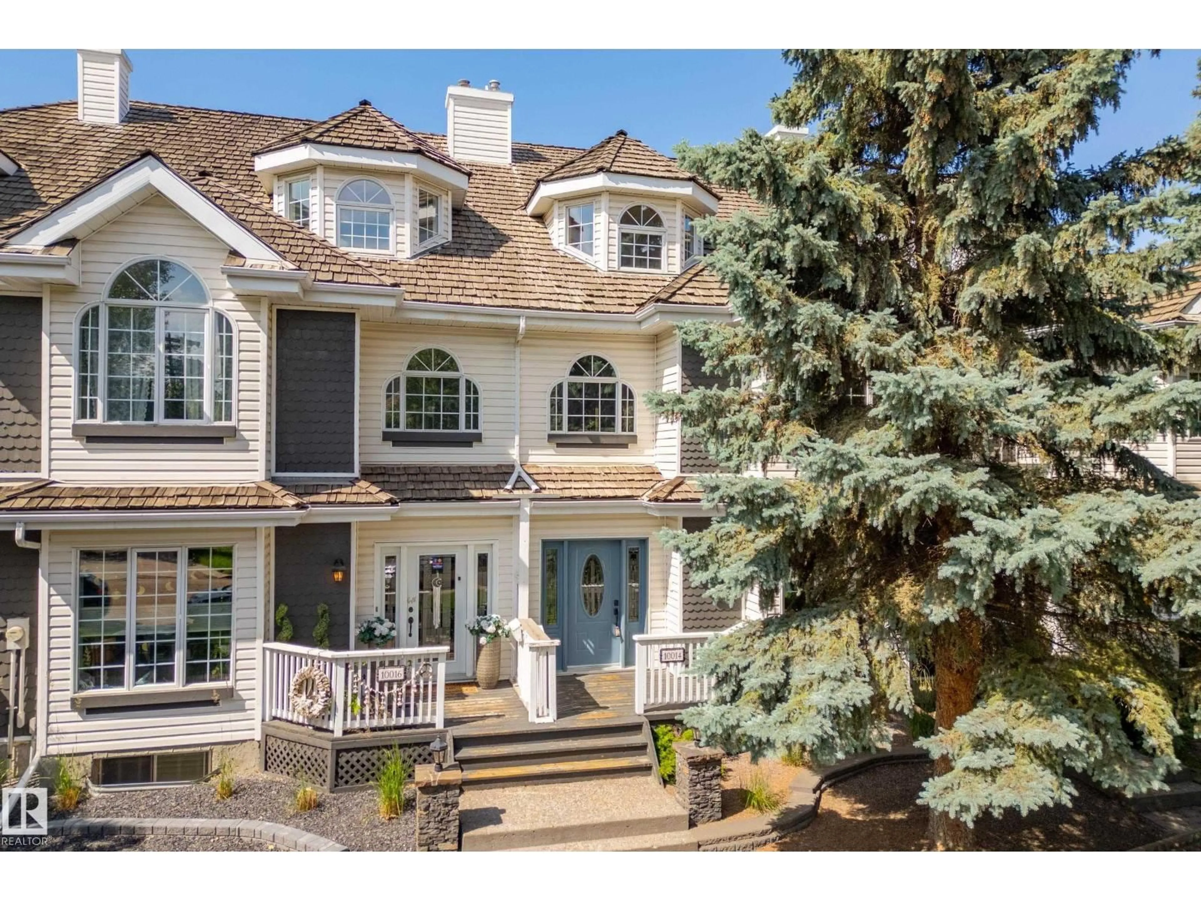 A pic from outside/outdoor area/front of a property/back of a property/a pic from drone, street for 10014 97 AV, Edmonton Alberta T5K0B1