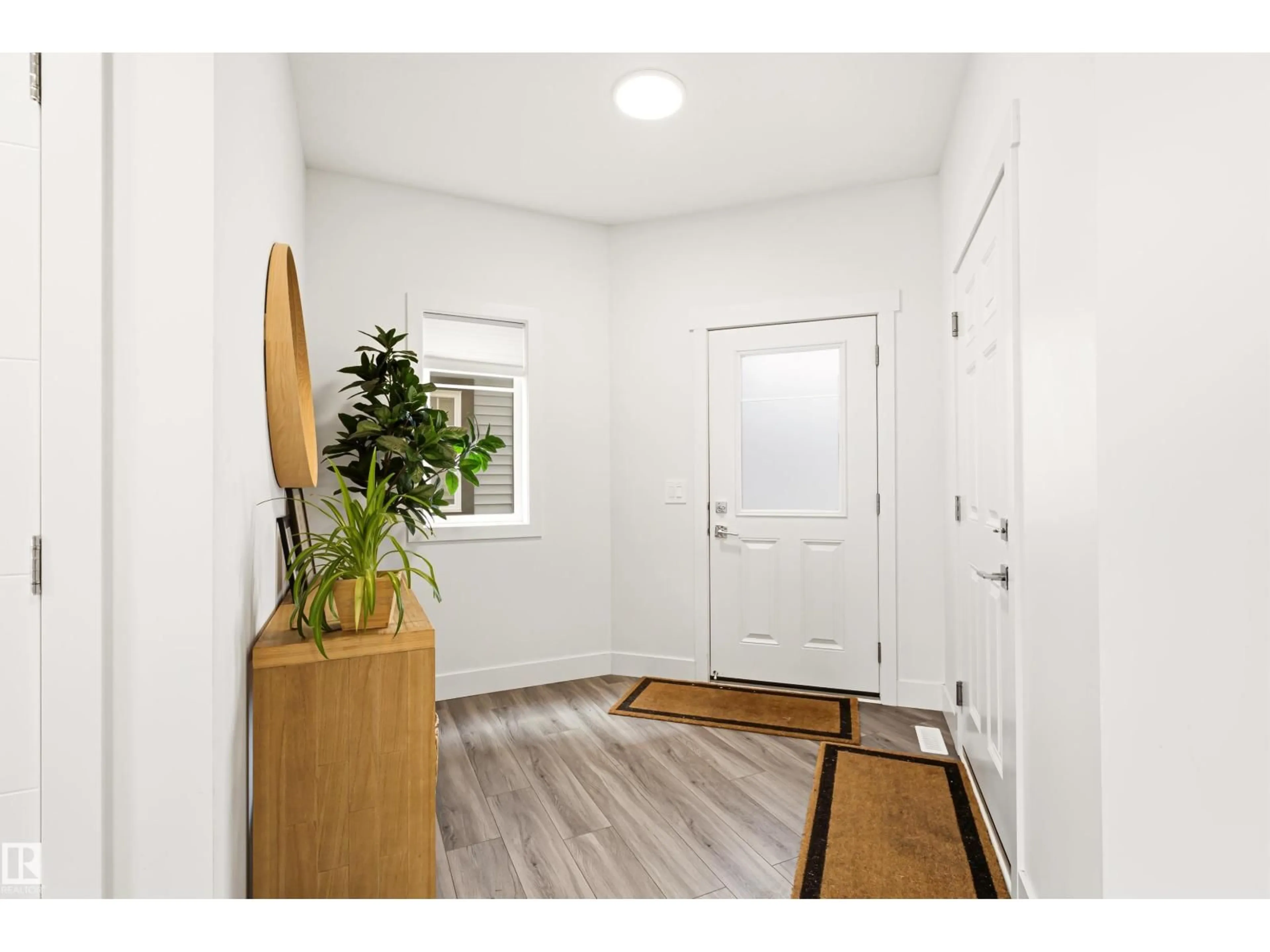 Indoor entryway for 1323 ERKER CR, Edmonton Alberta T6M2N5