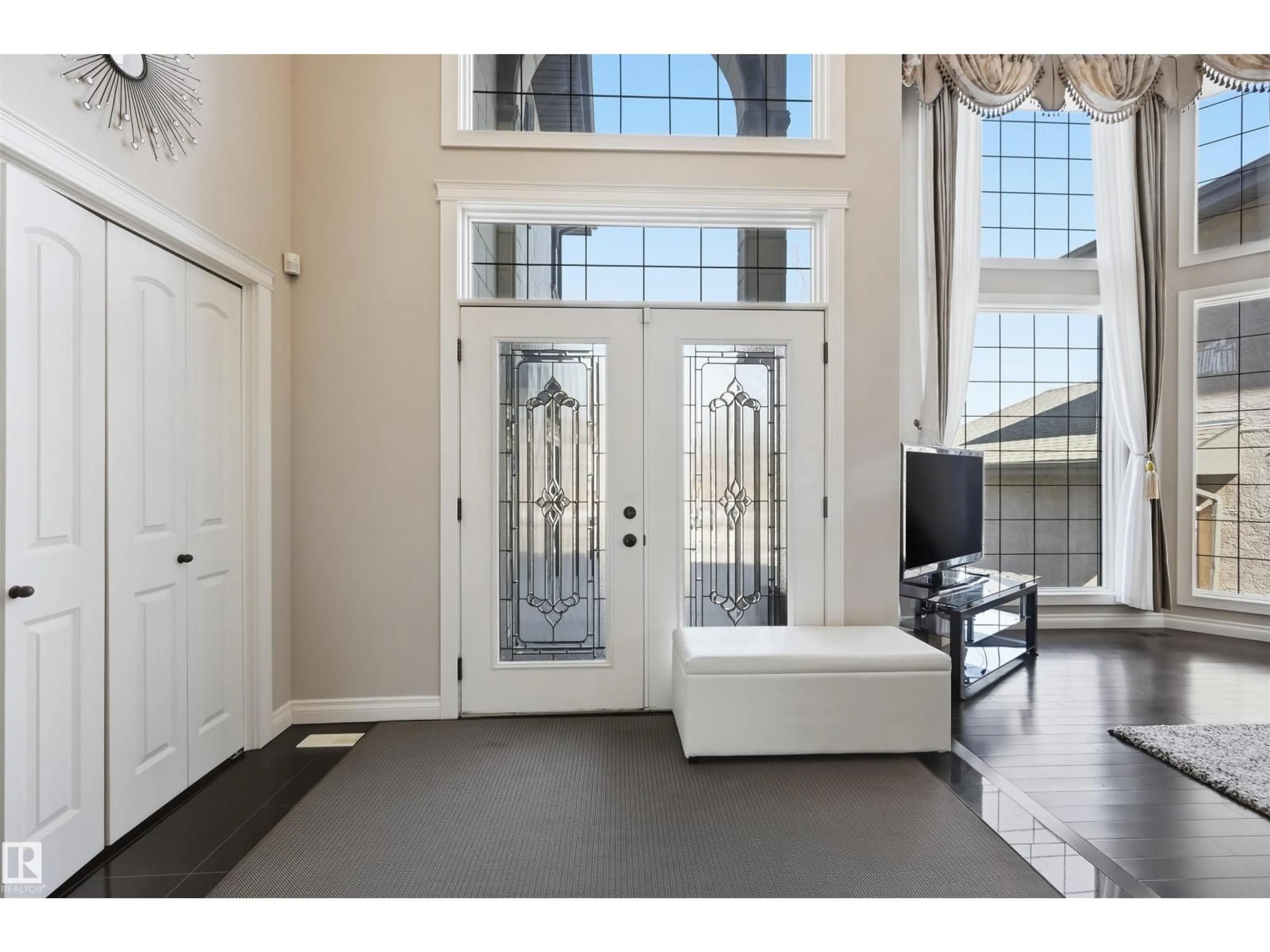Indoor entryway for 831 HOLLANDS LD, Edmonton Alberta T6R3S9