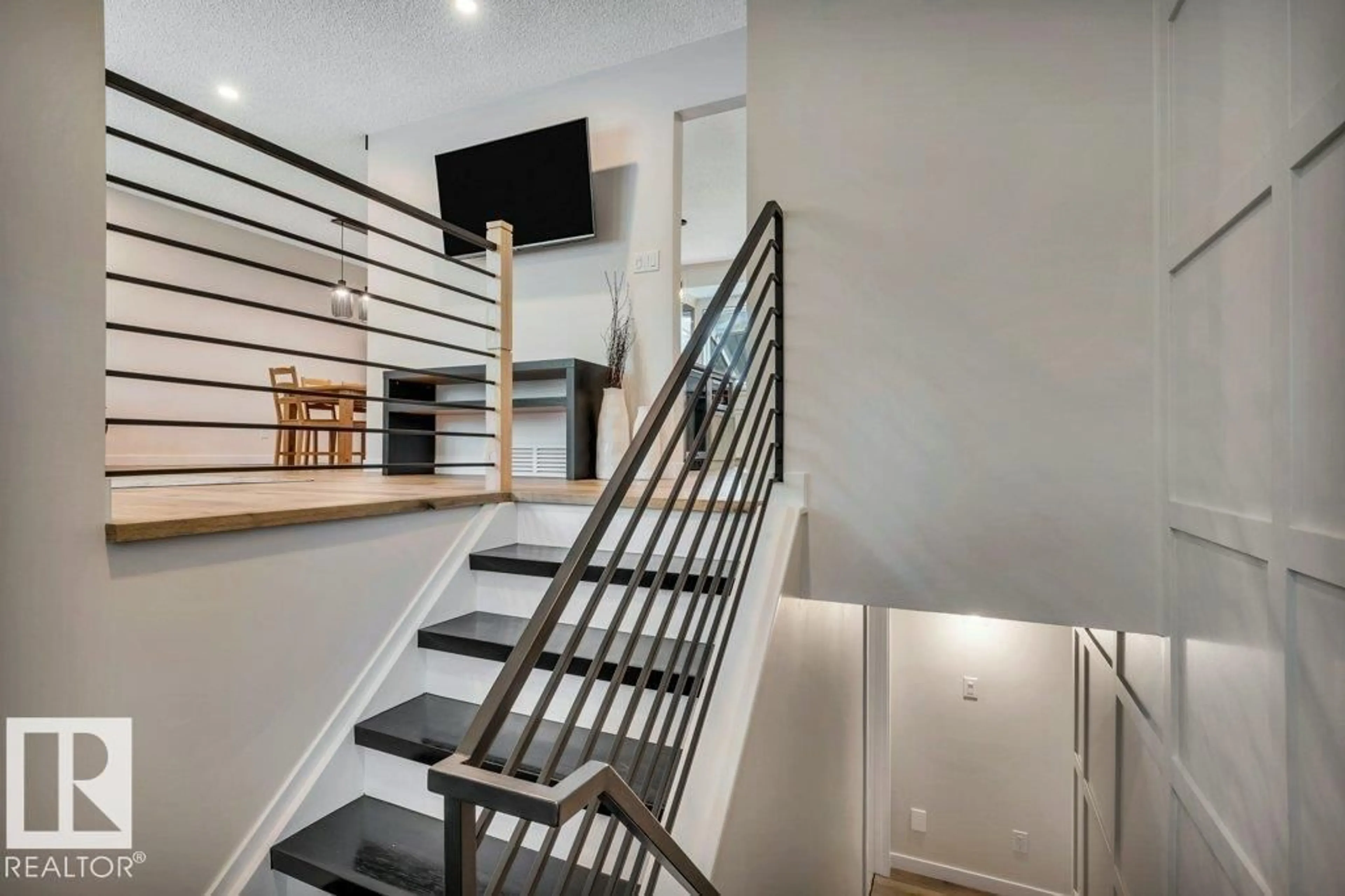 Stairs for 166 LAROSE DR, St. Albert Alberta T8N2G8